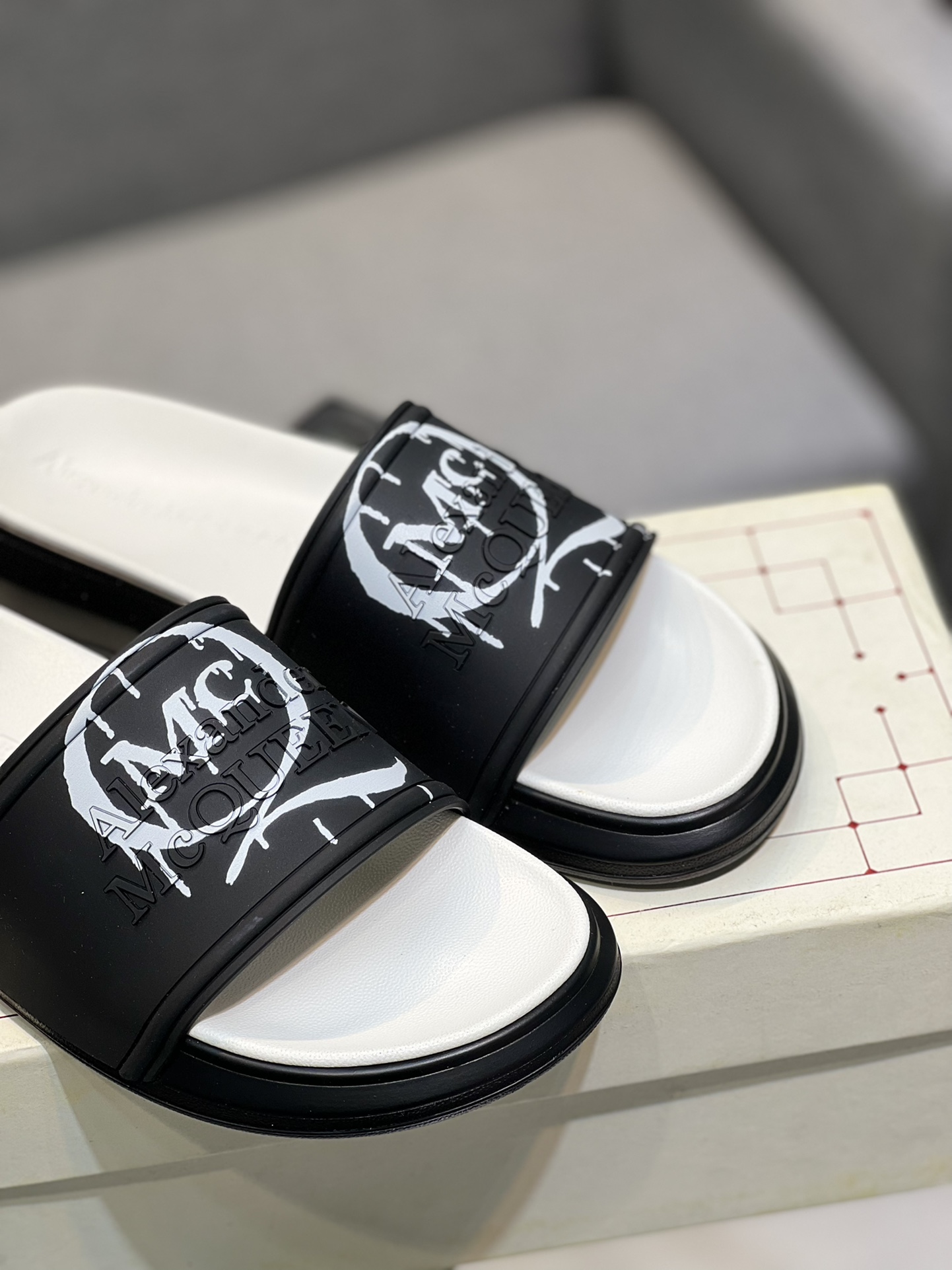 (precio real) - McQueen.MQ nueva pareja colorida zapatillas envió la suela original modelo privado, 