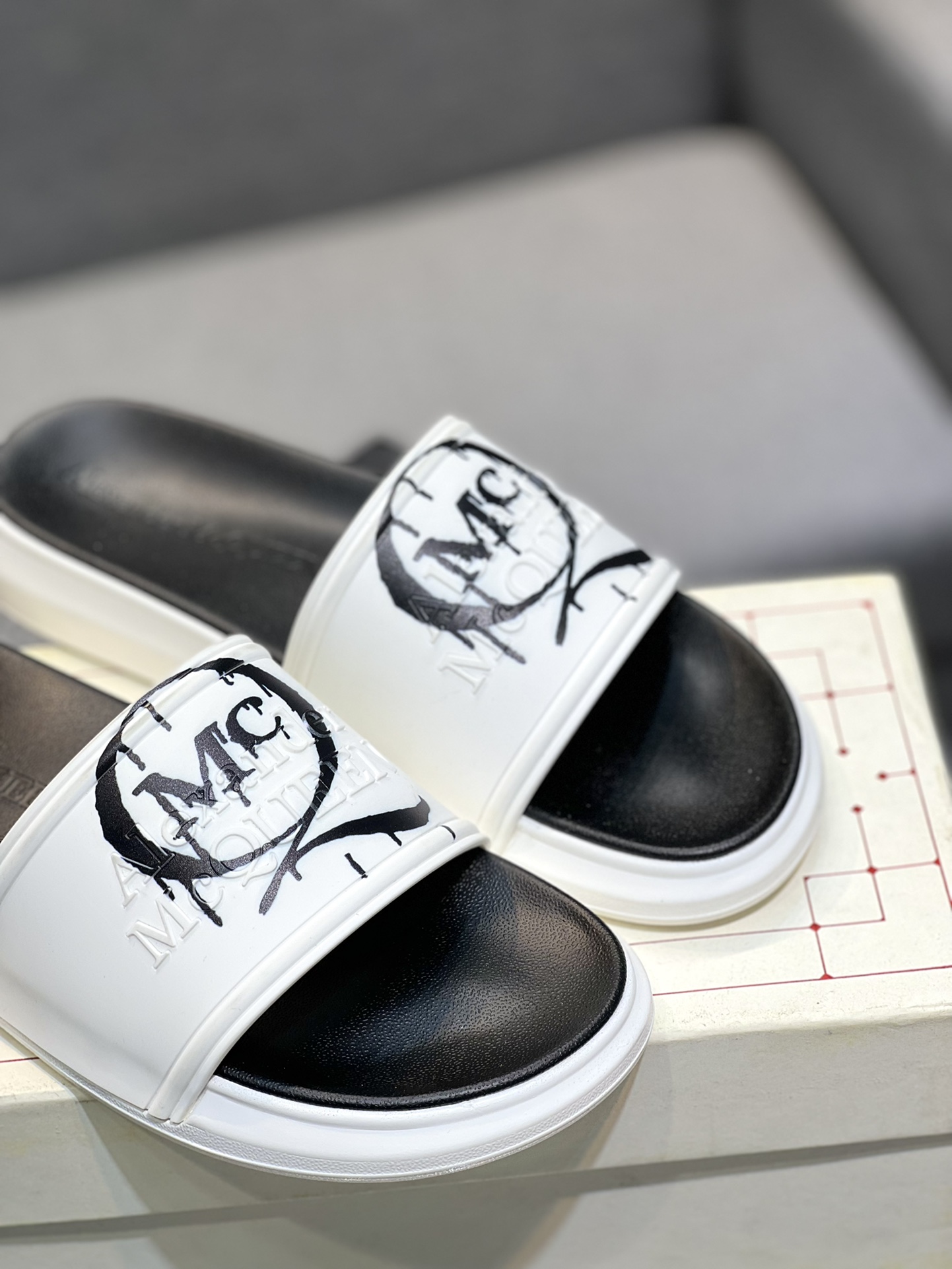 (precio real) - McQueen.MQ nueva pareja colorida zapatillas envió la suela original modelo privado, 