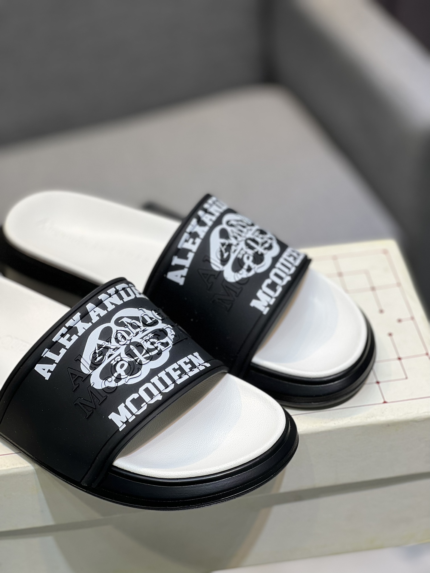(precio real) - McQueen.MQ nueva pareja colorida zapatillas envió la suela original modelo privado, 