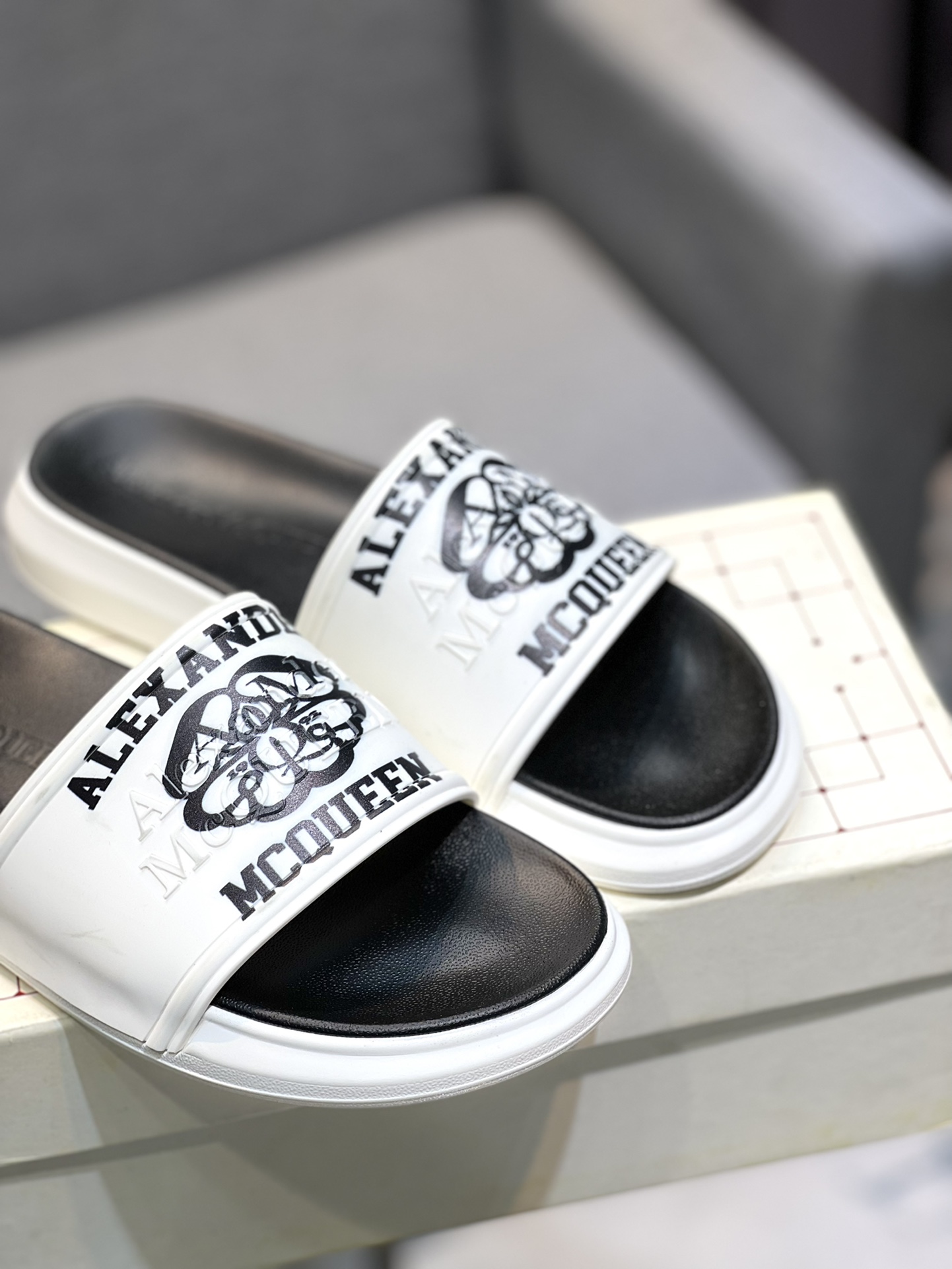 (precio real) - McQueen.MQ nueva pareja colorida zapatillas envió la suela original modelo privado, 