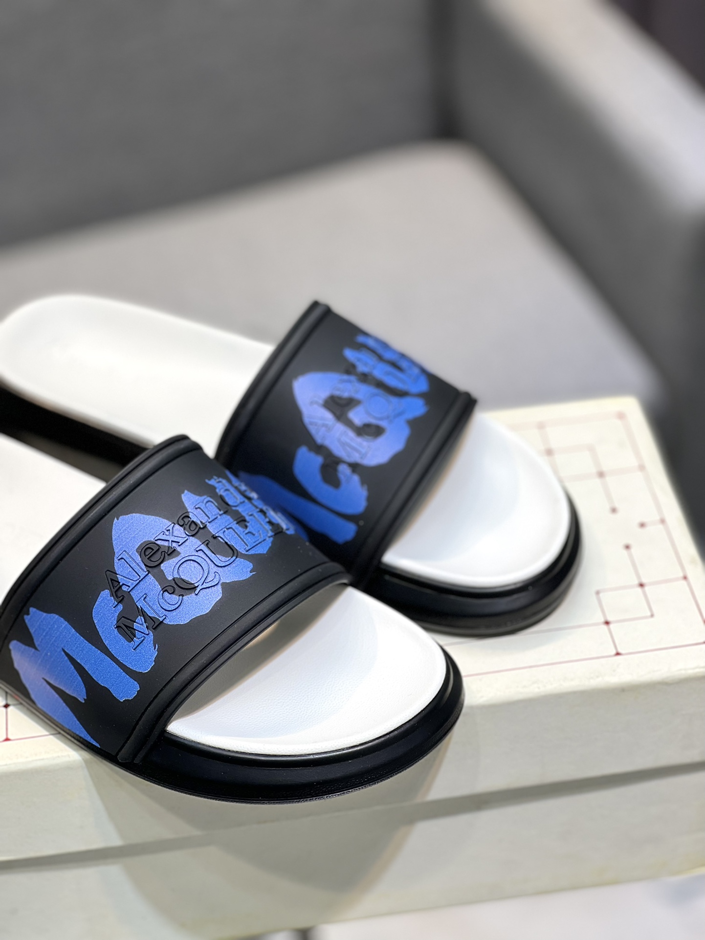 (precio real) - McQueen.MQ nueva pareja colorida zapatillas envió la suela original modelo privado, 