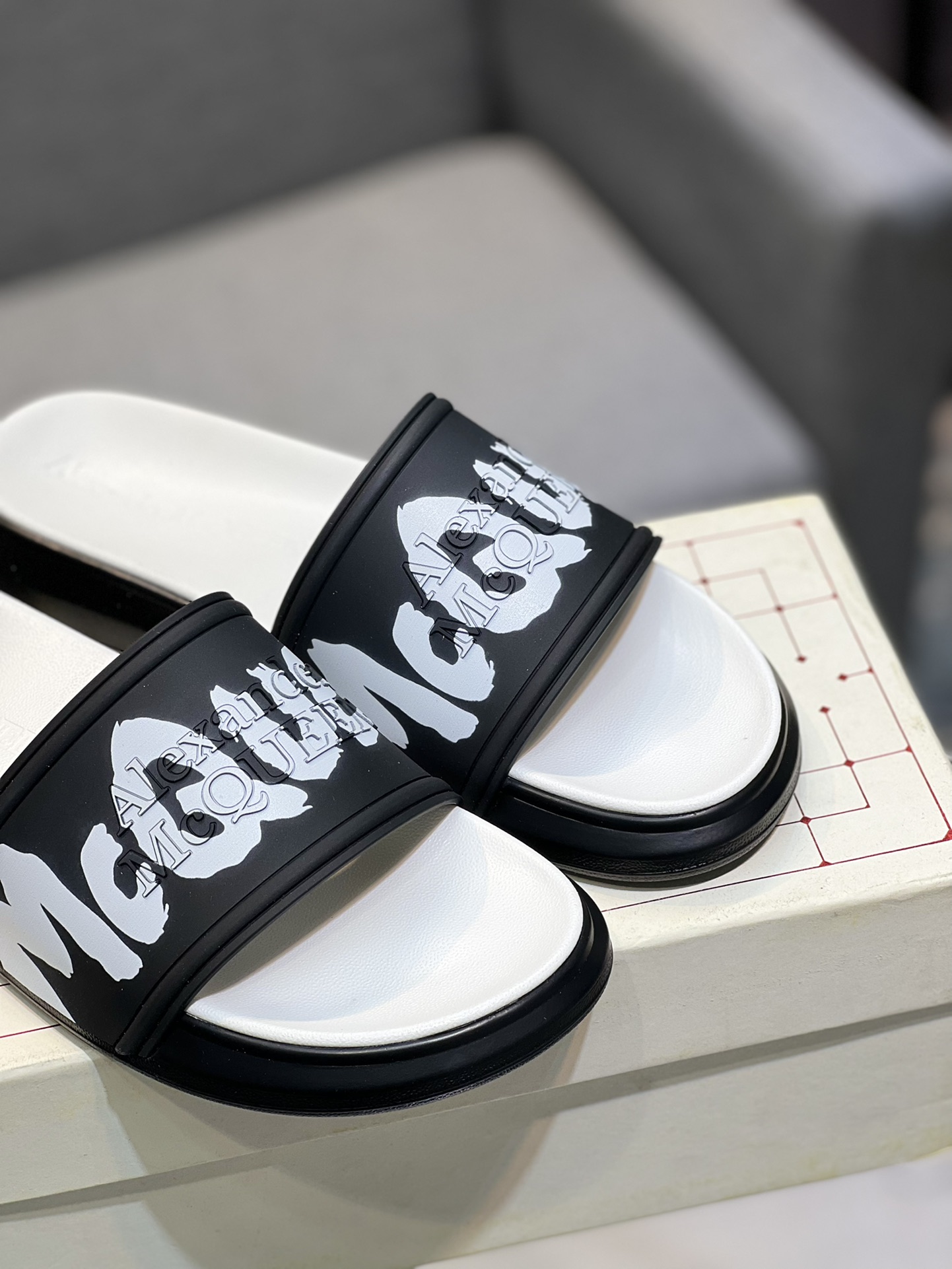 (precio real) - McQueen.MQ nueva pareja colorida zapatillas envió la suela original modelo privado, 