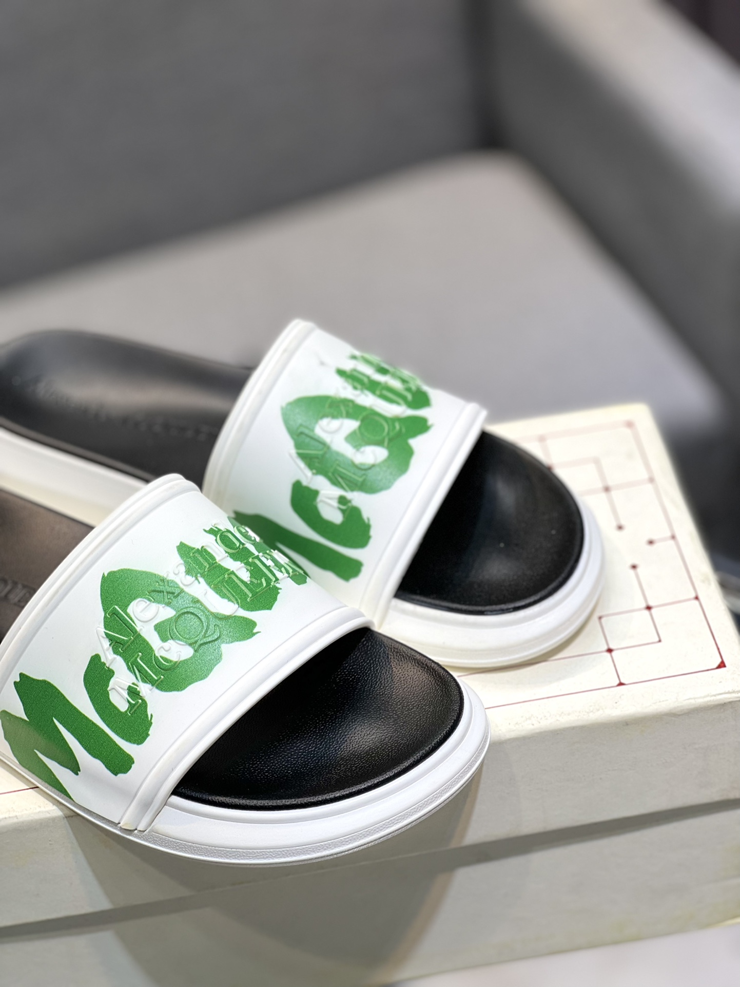 (precio real) - McQueen.MQ nueva pareja colorida zapatillas envió la suela original modelo privado, 
