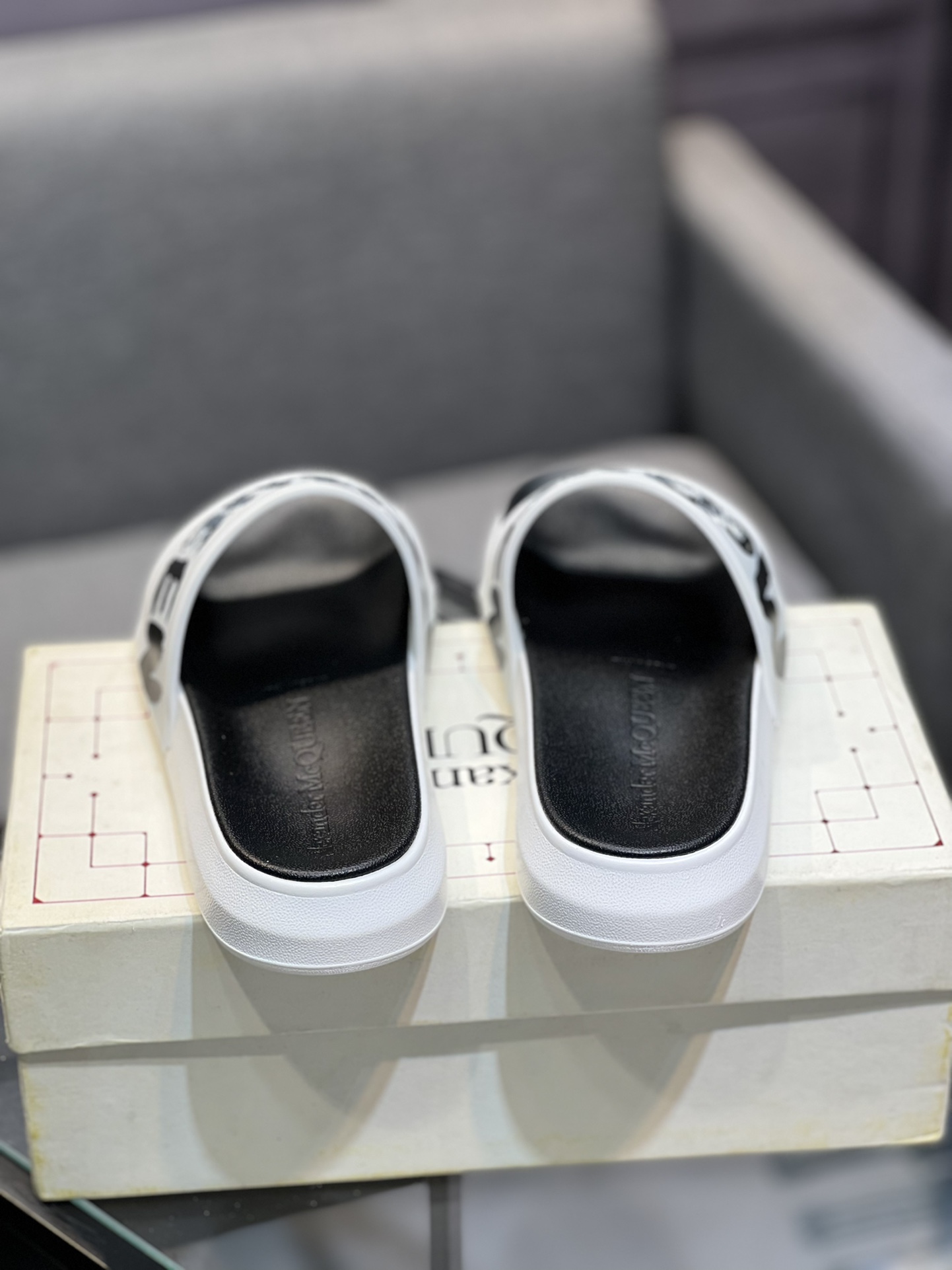(precio real) - McQueen.MQ nueva pareja colorida zapatillas envió la suela original modelo privado, 