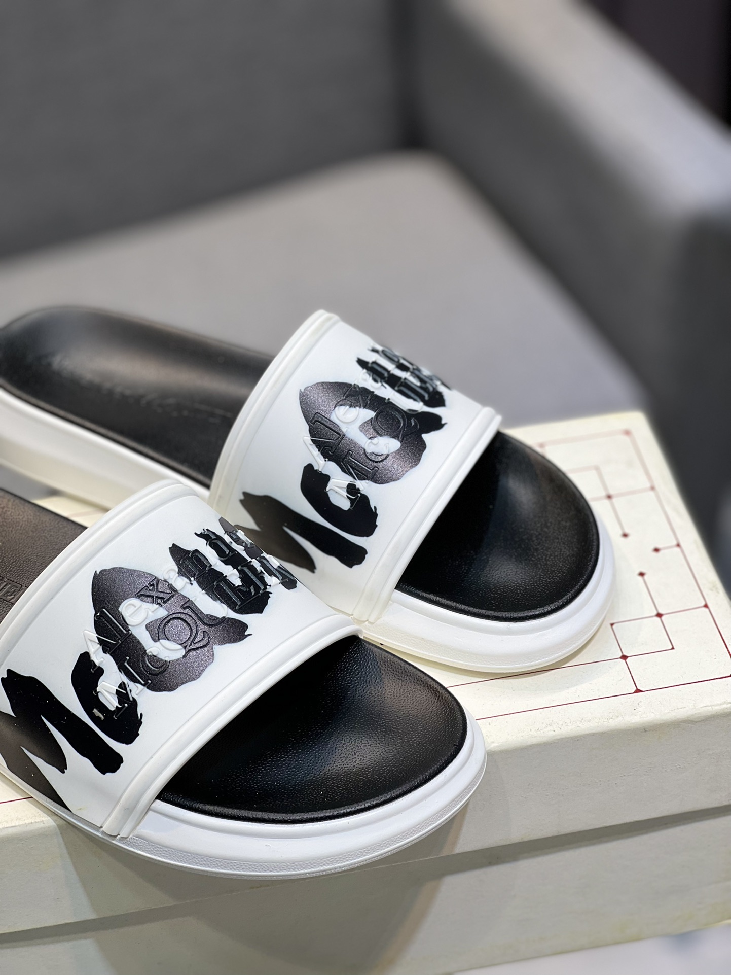(precio real) - McQueen.MQ nueva pareja colorida zapatillas envió la suela original modelo privado, 