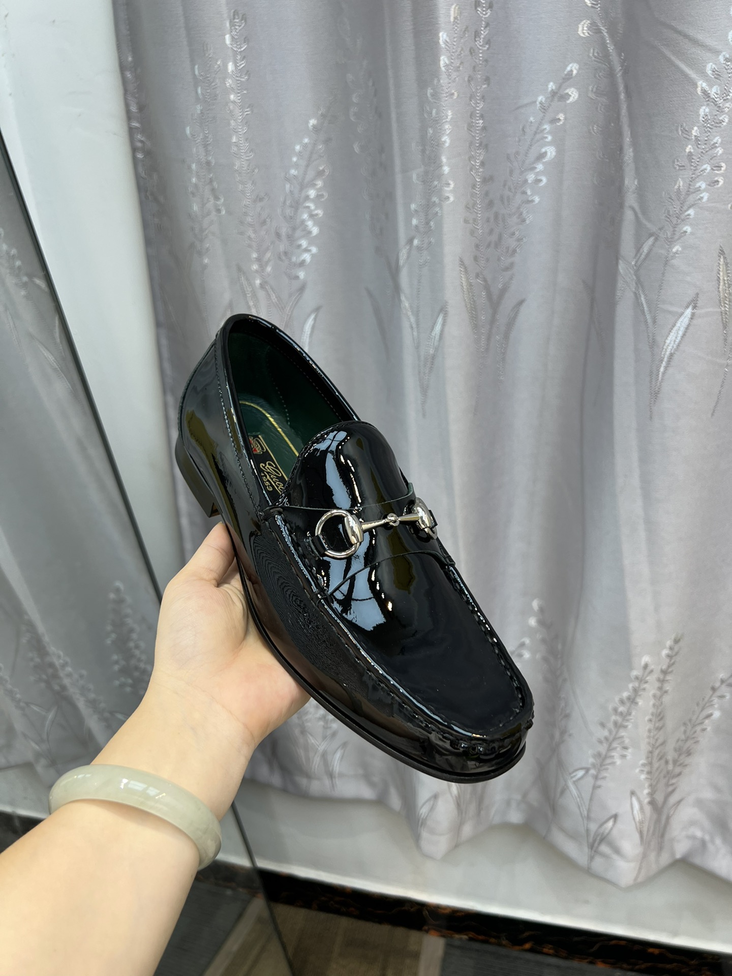 💰¥470  古奇Cucci——顶级原单官网同步新品，鞋面采用意大利进口小牛皮，质感超强，内里顶级进口水染小牛里，原版进口真皮大底，进出专柜无压力，欢迎对比！真皮大底娇贵，试穿请垫软布，避免影响二次销售！码数：39～44 （38，45定做）