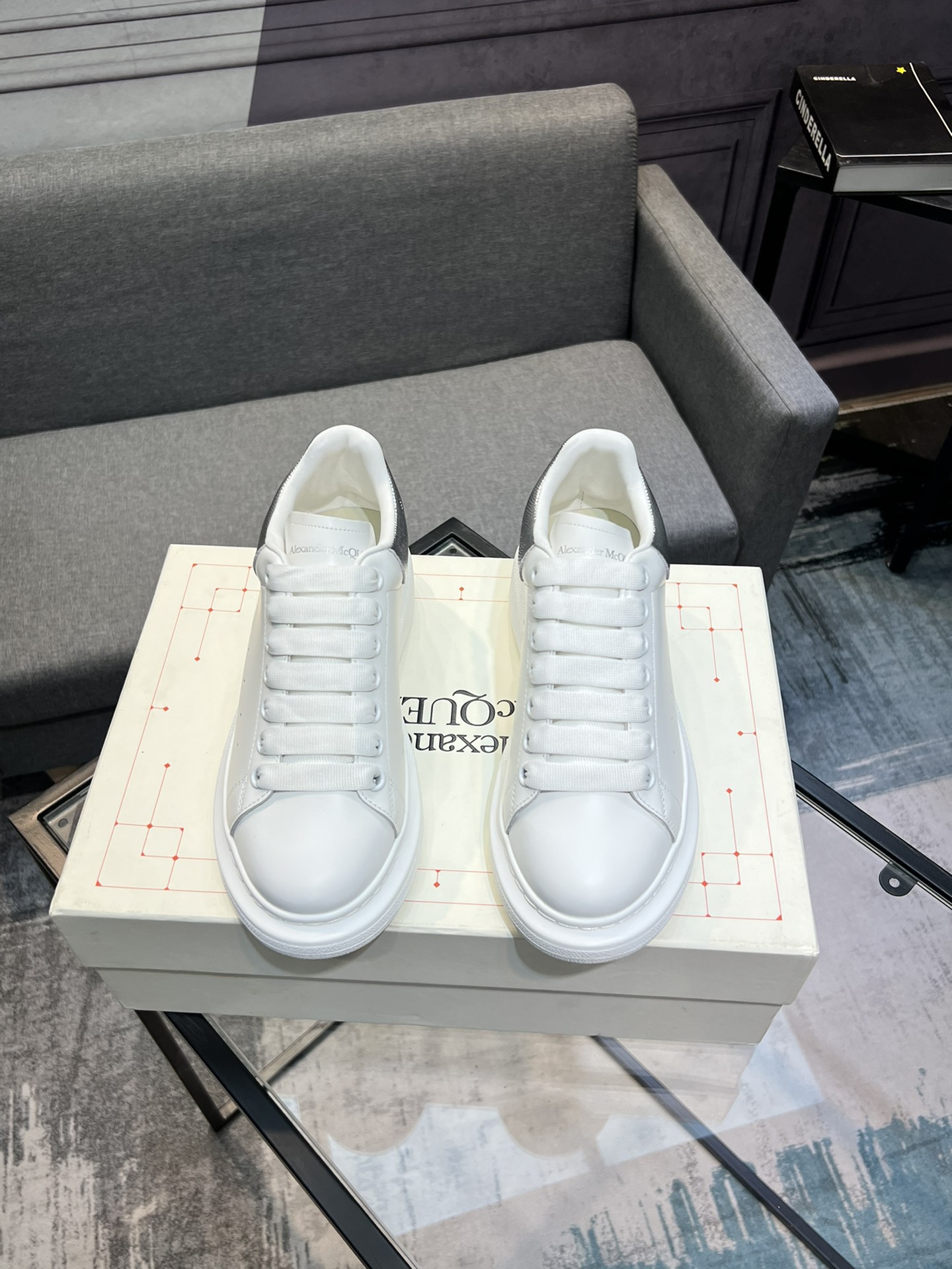 Alexander McQueen Zapatos Zapatillas de monopatín Zapatillas deportivas Calzado informal Blanco Mujeres Hombres Cuero de vaca Pu Piel oveja Seda Colección primavera – verano Casual