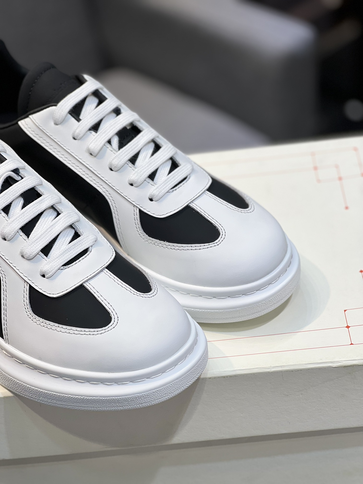 Alexander McQUEEN auténtico estallido demolición 1:1 superior McQueen cuero original blanco importad