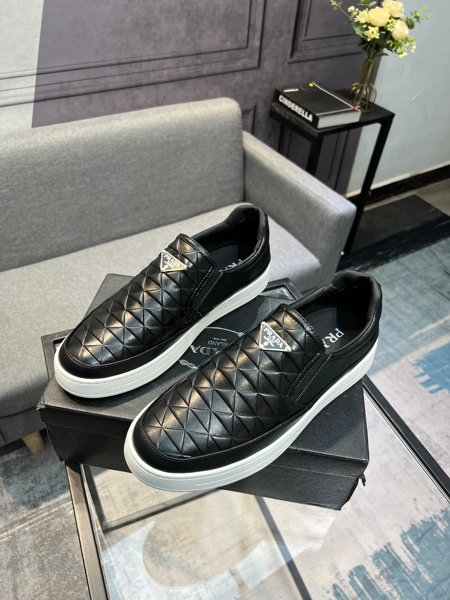 (Prada) sitio web oficial de los últimos modelos de zapatos de los hombres de moda casual, modelos p