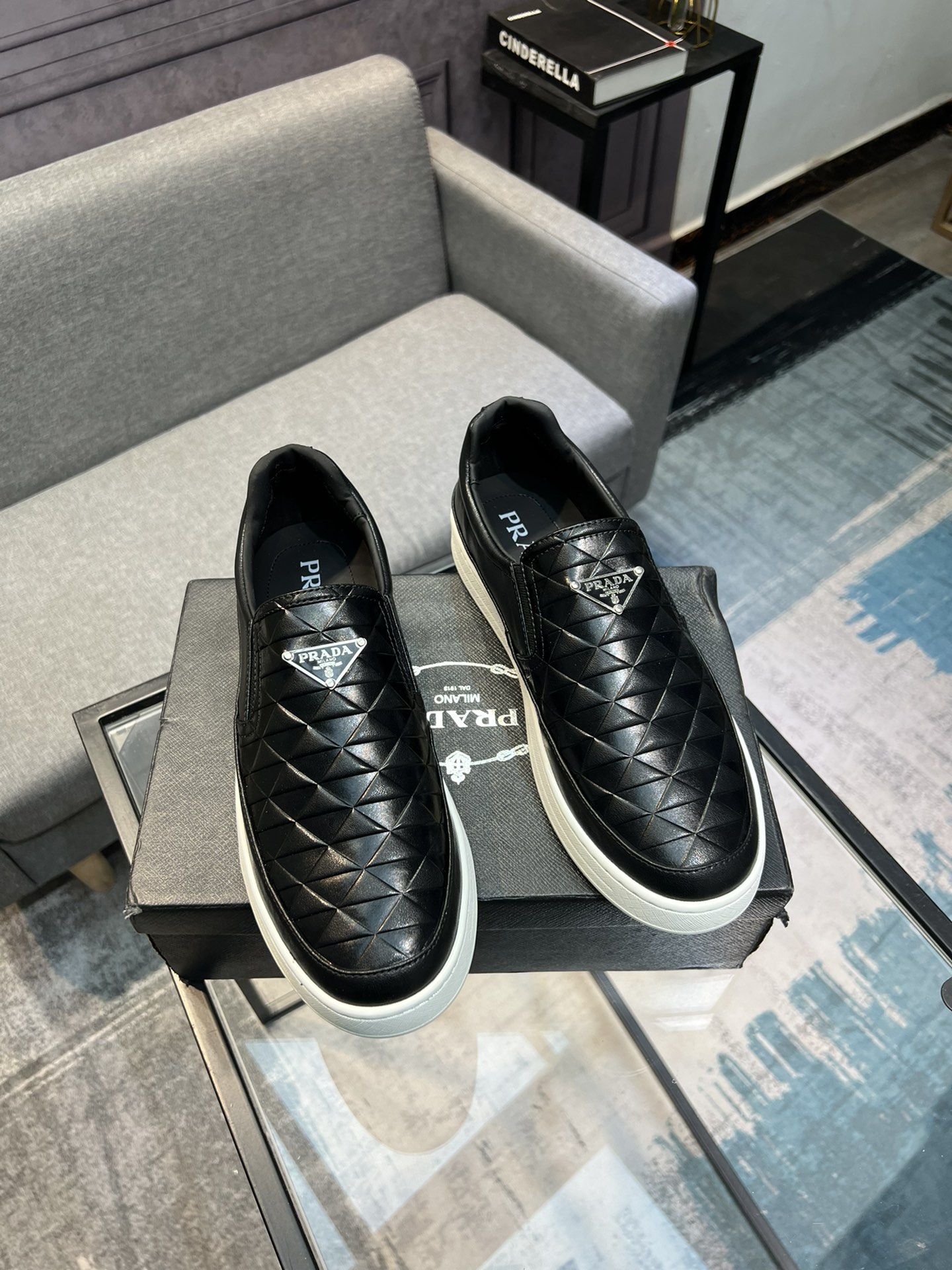 (Prada) sitio web oficial de los últimos modelos de zapatos de los hombres de moda casual, modelos p