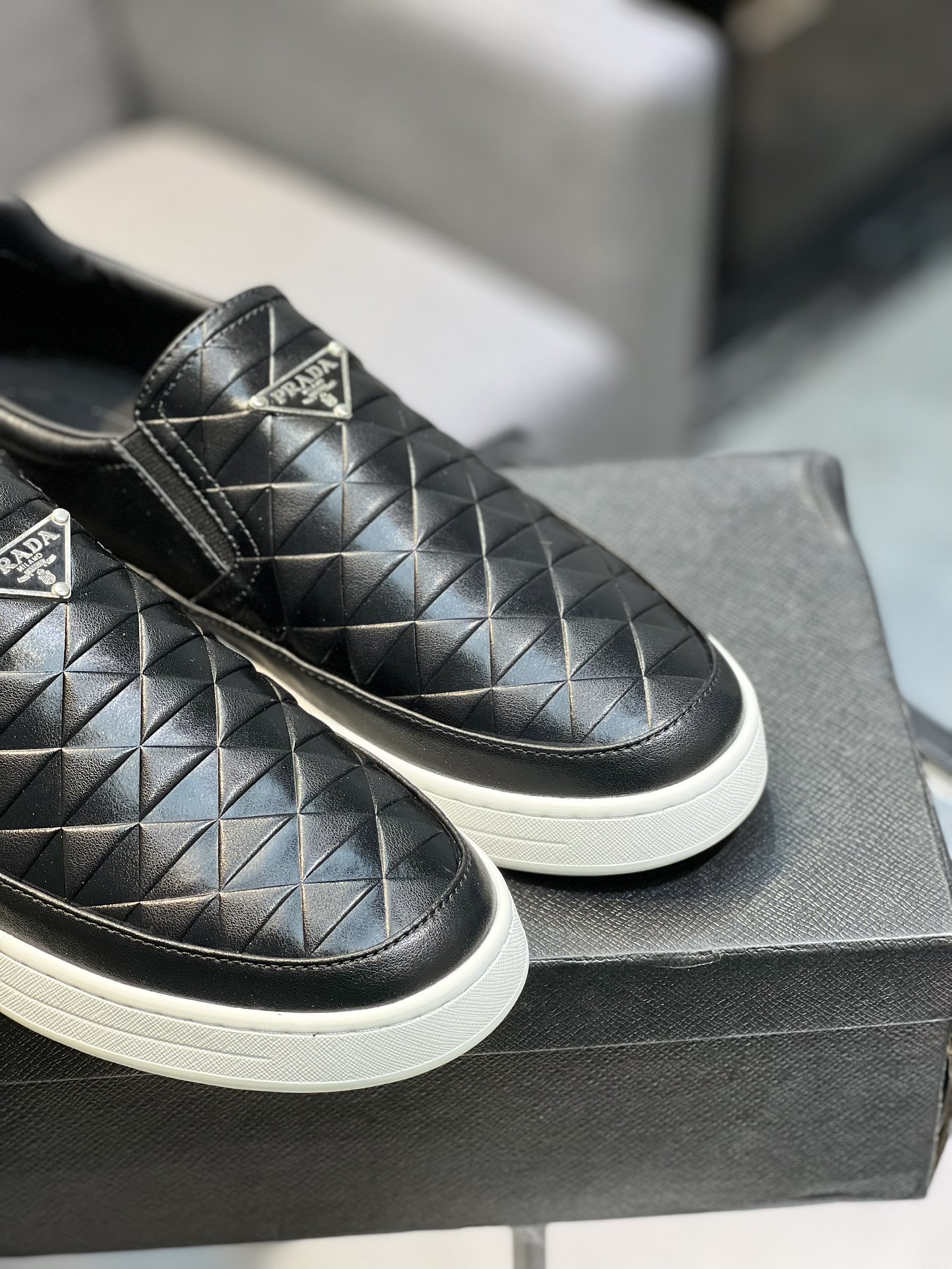 (Prada) sitio web oficial de los últimos modelos de zapatos de los hombres de moda casual, modelos p