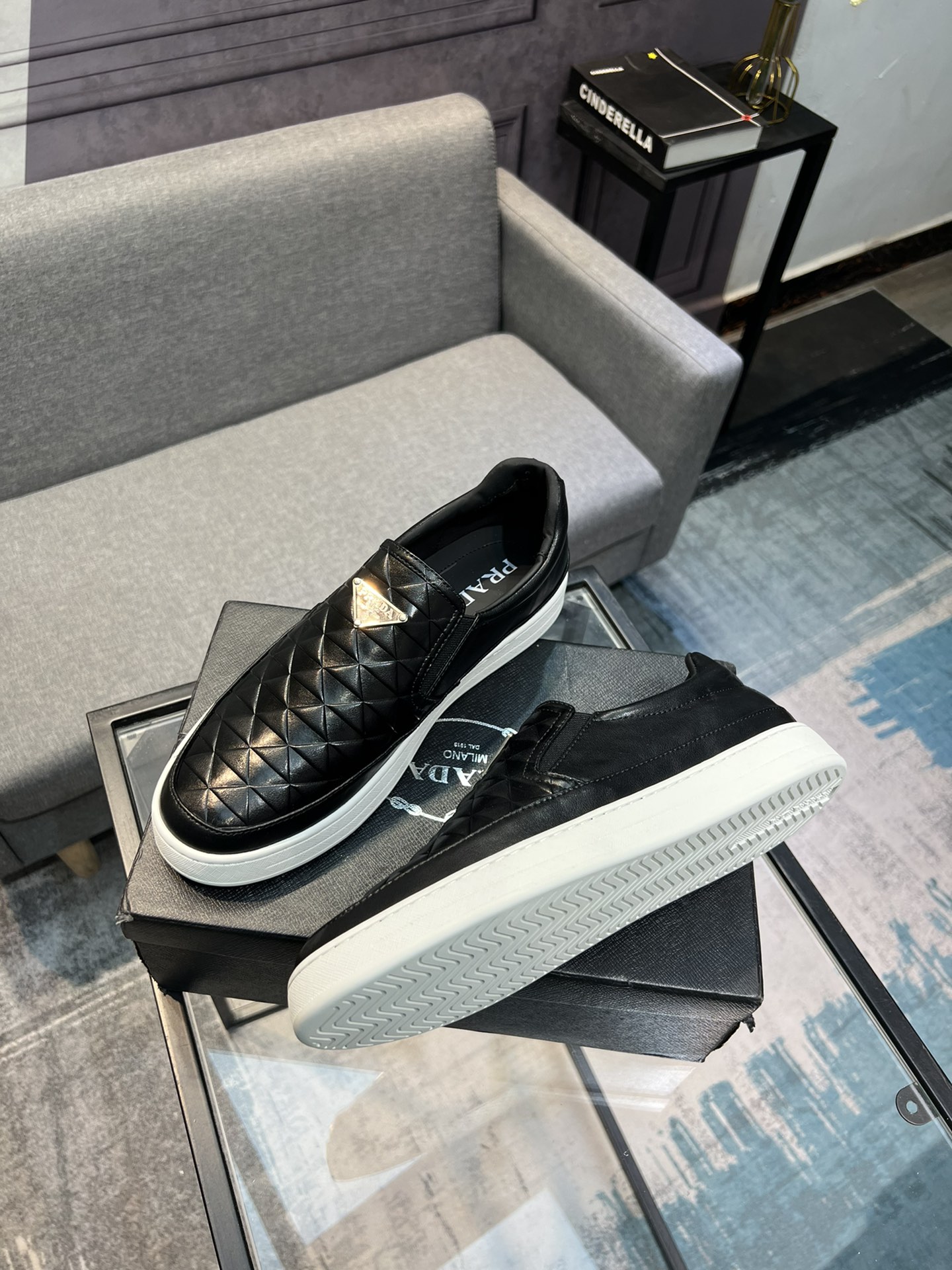 (Prada) sitio web oficial de los últimos modelos de zapatos de los hombres de moda casual, modelos p