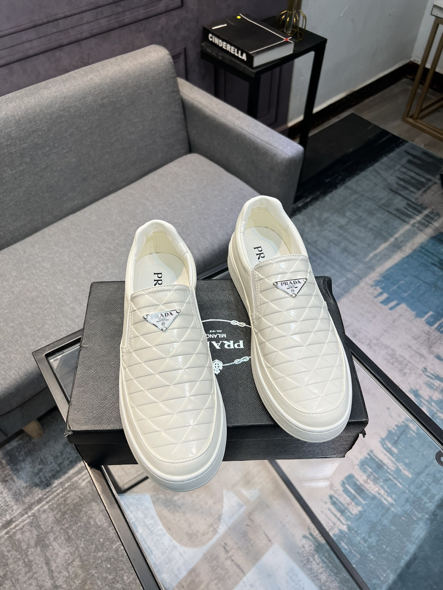 (Prada) sitio web oficial de los últimos modelos de zapatos de los hombres de moda casual, modelos p