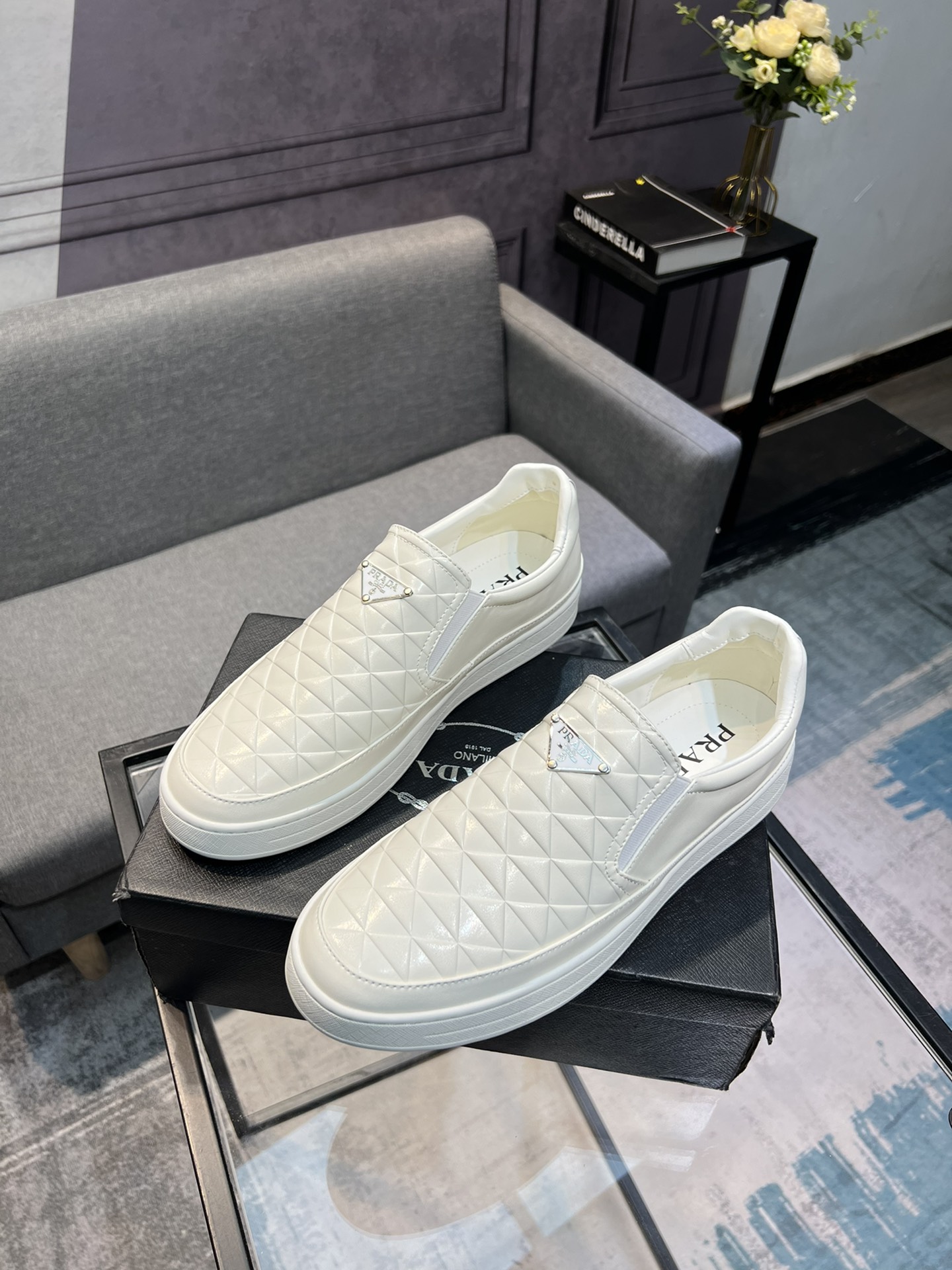 (Prada) sitio web oficial de los últimos modelos de zapatos de los hombres de moda casual, modelos p