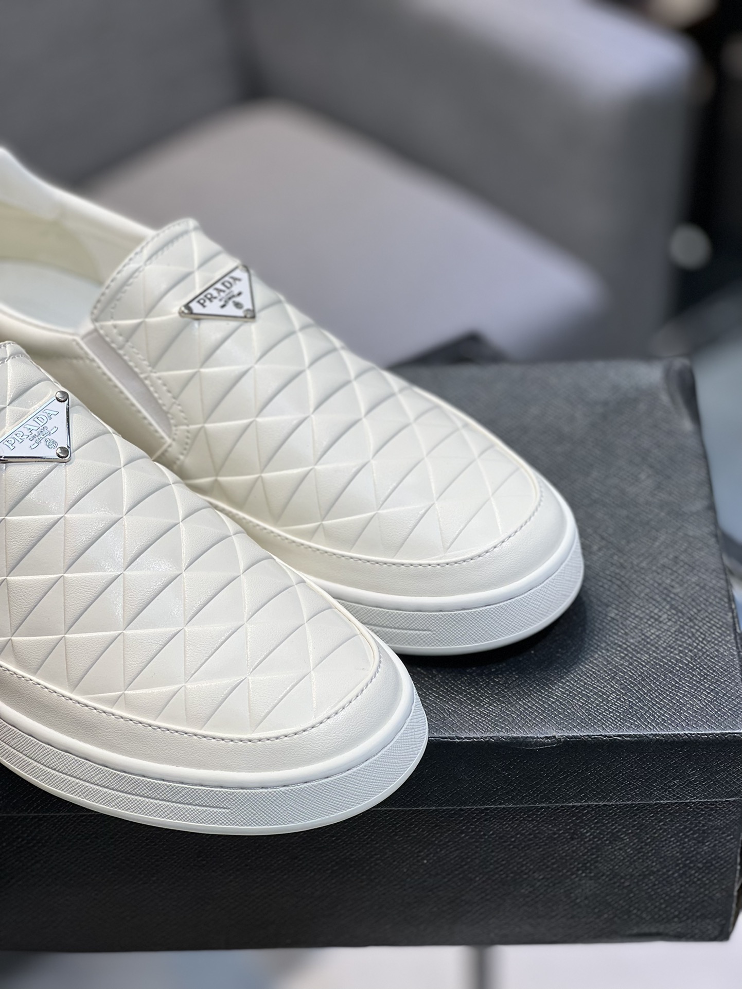 (Prada) sitio web oficial de los últimos modelos de zapatos de los hombres de moda casual, modelos p