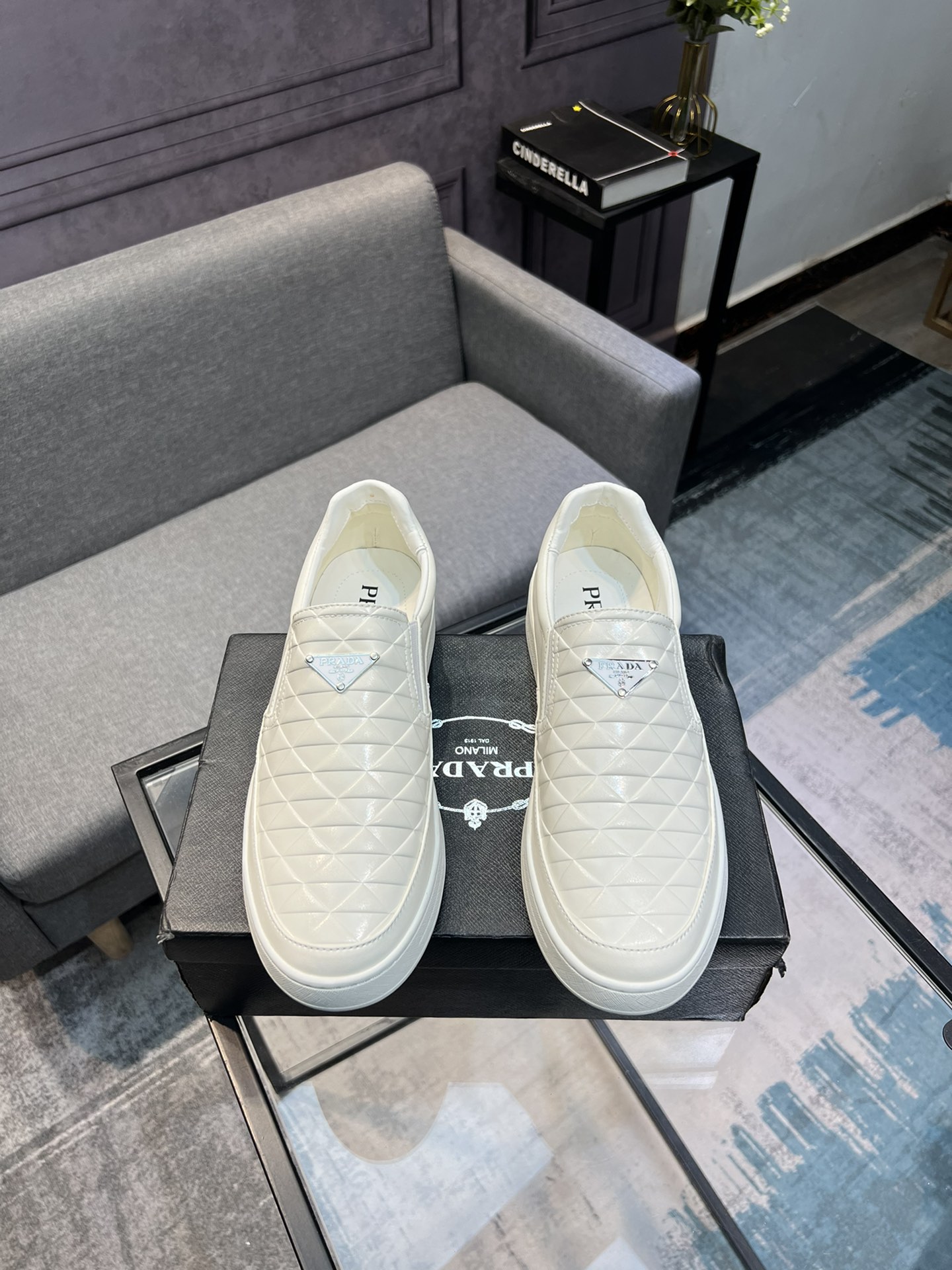 (Prada) sitio web oficial de los últimos modelos de zapatos de los hombres de moda casual, modelos p