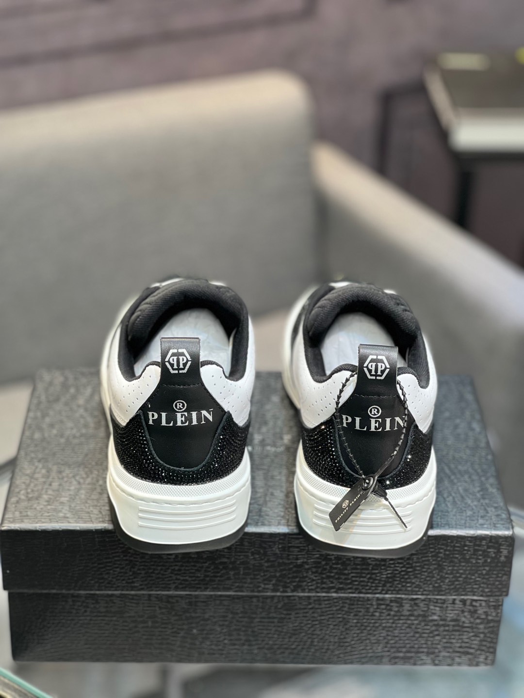 [PHILIPP PIEIN] (PHILIPP PIEIN) liderando la tendencia de las tendencias de la moda [fuerte] al lujo