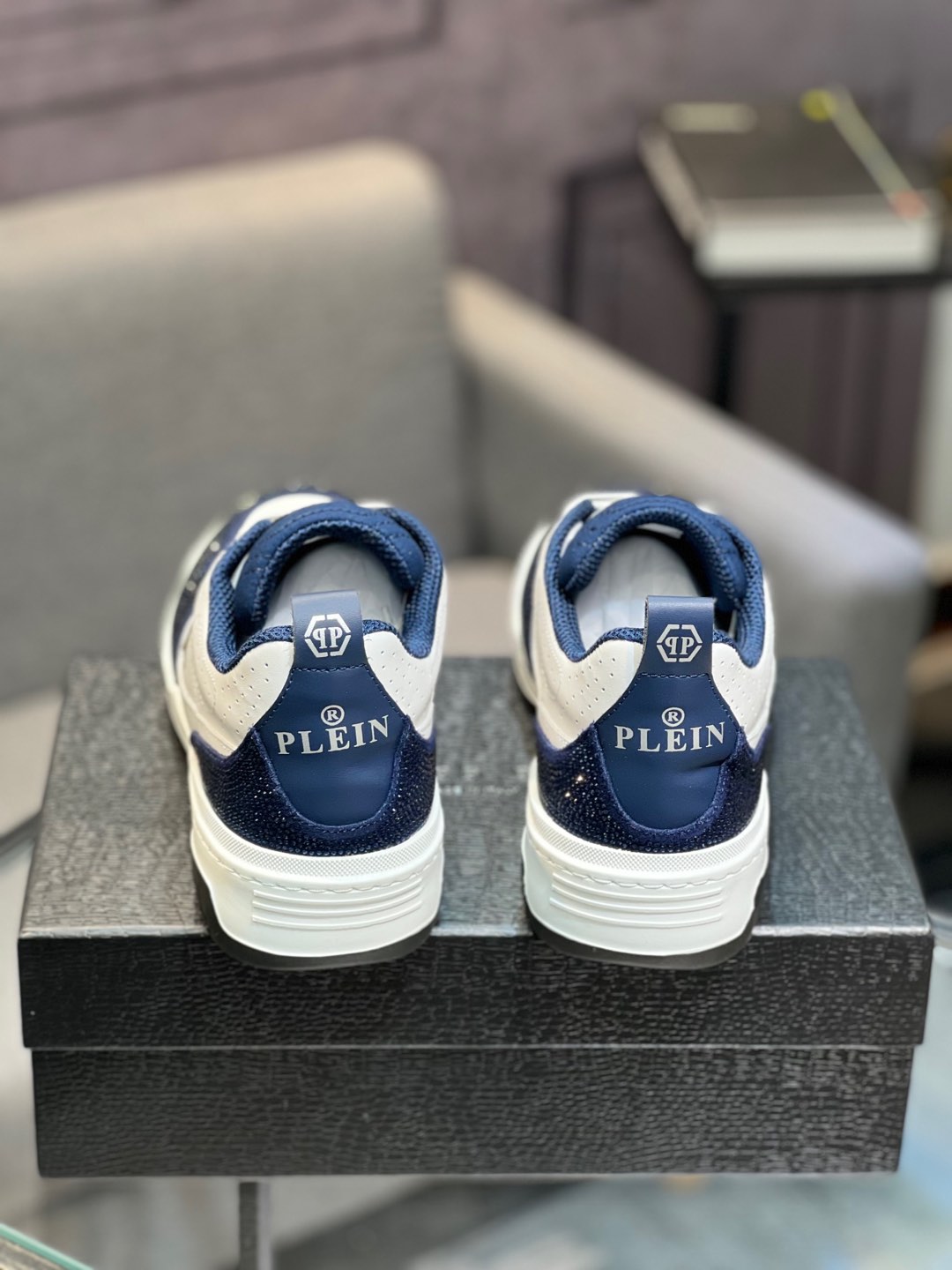 [PHILIPP PIEIN] (PHILIPP PIEIN) liderando la tendencia de las tendencias de la moda [fuerte] al lujo