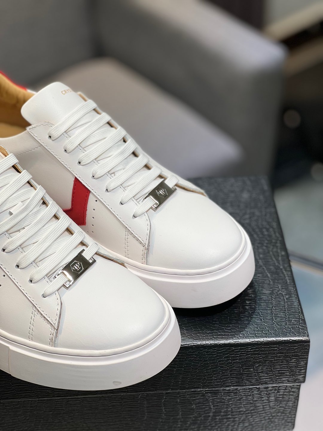 [PHILIPP PIEIN] (PHILIPP PIEIN) liderando la tendencia de las tendencias de la moda [fuerte] al lujo