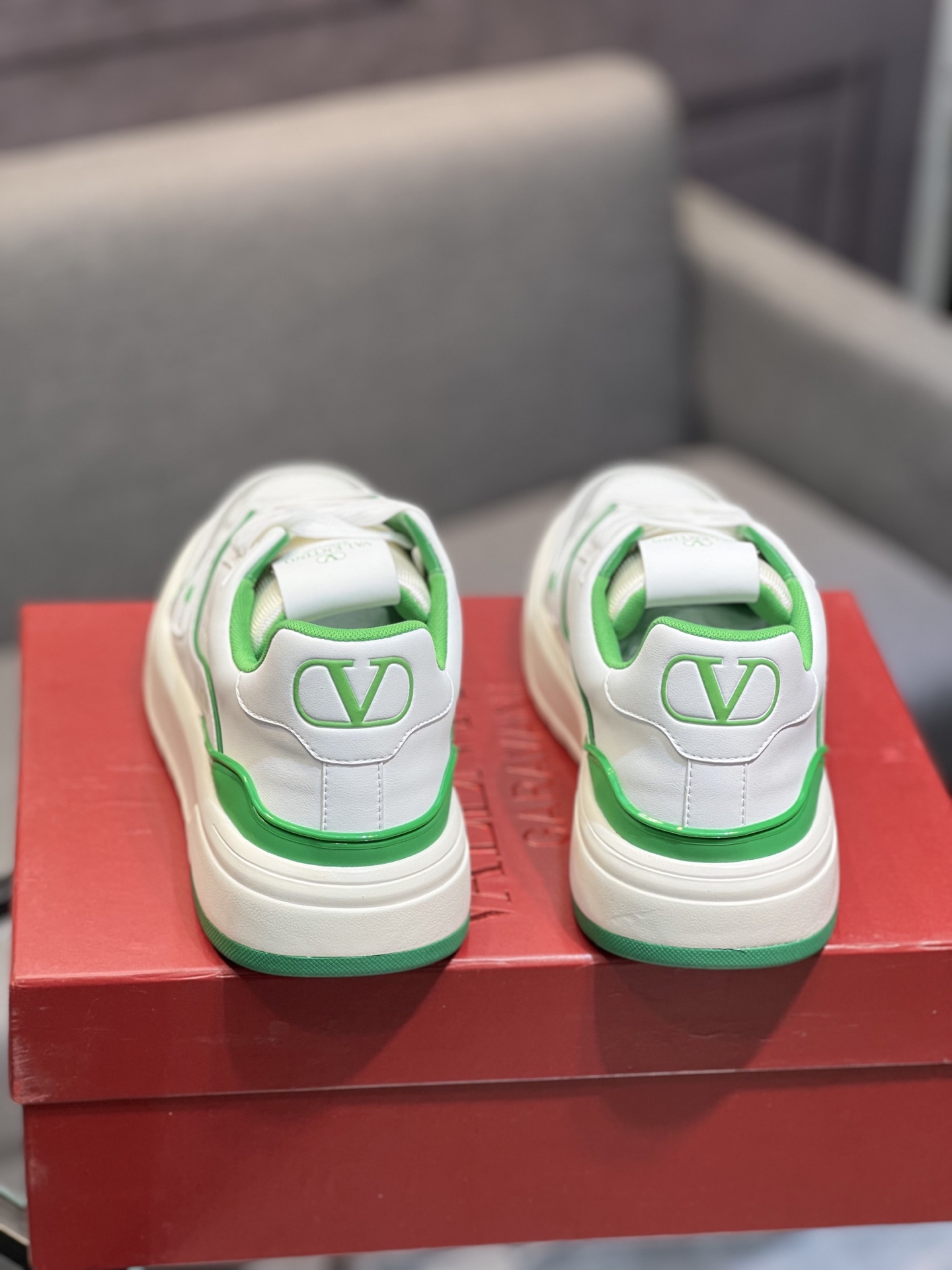 𝑽𝒂𝒍𝒆𝒏𝒕𝒊𝒏𝒐 Valentino 𝑶𝒏𝒆𝑺𝒕𝒖𝒅 Colección de zapatillas de deporte de pareja Valentino 2