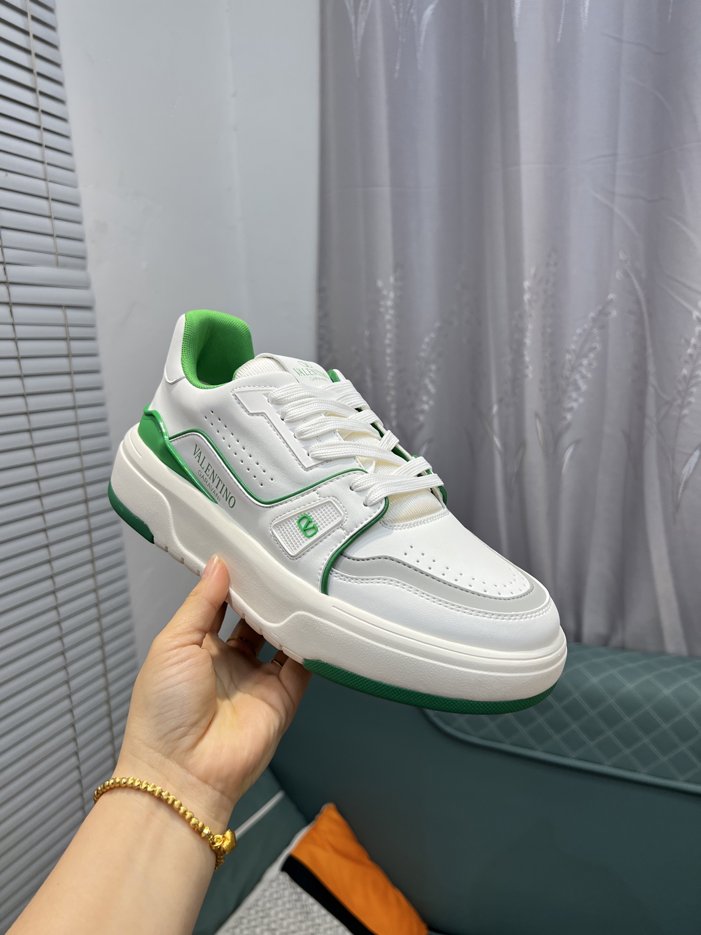𝑽𝒂𝒍𝒆𝒏𝒕𝒊𝒏𝒐 Valentino 𝑶𝒏𝒆𝑺𝒕𝒖𝒅 Colección de zapatillas de deporte de pareja Valentino 2