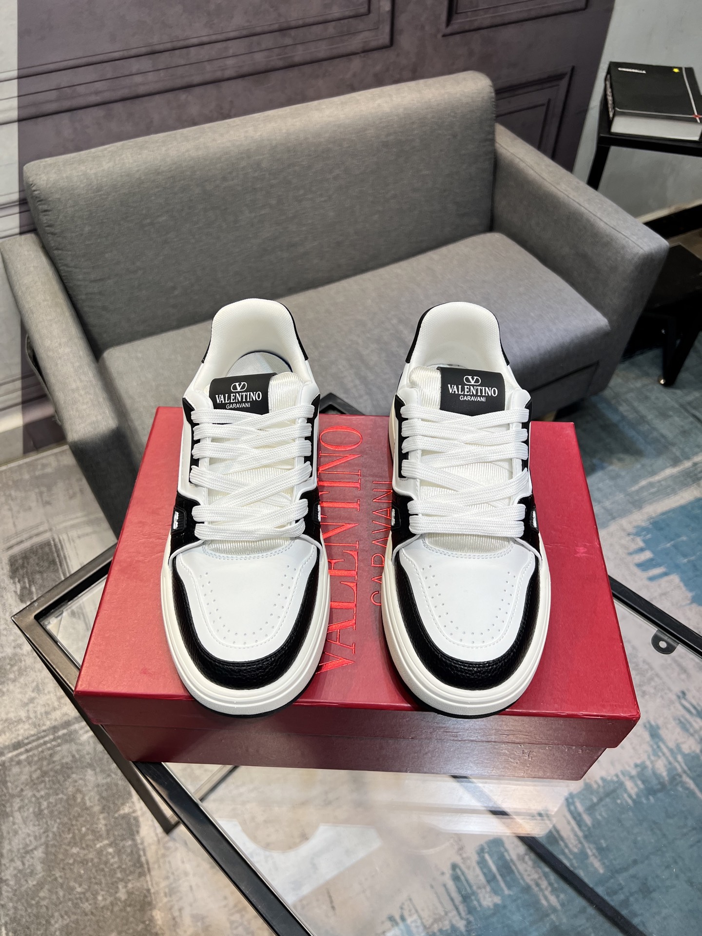 𝑽𝒂𝒍𝒆𝒏𝒕𝒊𝒏𝒐 Valentino 𝑶𝒏𝒆𝑺𝒕𝒖𝒅 Colección de zapatillas de deporte de pareja Valentino 2