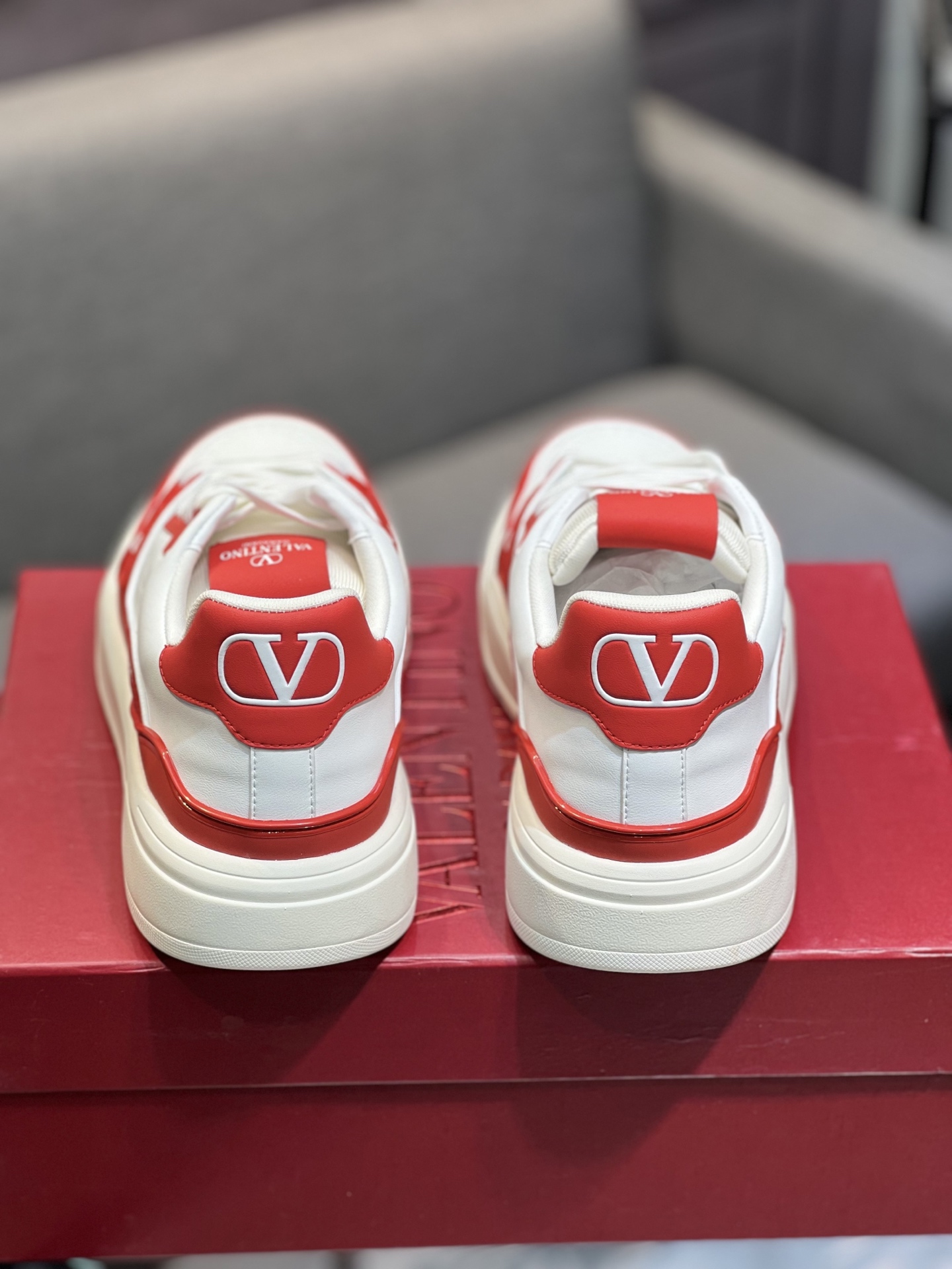 𝑽𝒂𝒍𝒆𝒏𝒕𝒊𝒏𝒐 Valentino 𝑶𝒏𝒆𝑺𝒕𝒖𝒅 Colección de zapatillas de deporte de pareja Valentino 2