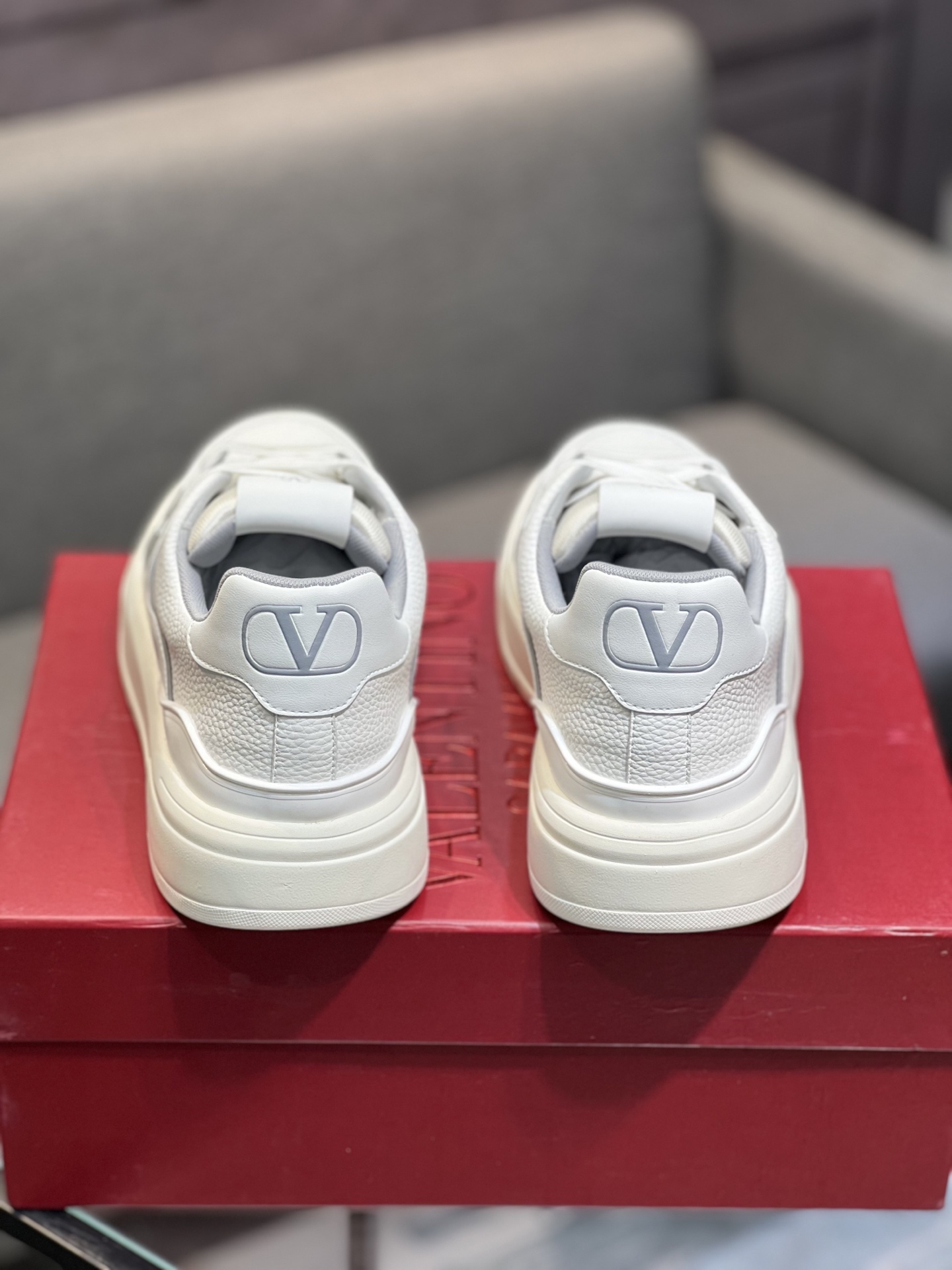 𝑽𝒂𝒍𝒆𝒏𝒕𝒊𝒏𝒐 Valentino 𝑶𝒏𝒆𝑺𝒕𝒖𝒅 Colección de zapatillas de deporte de pareja Valentino 2