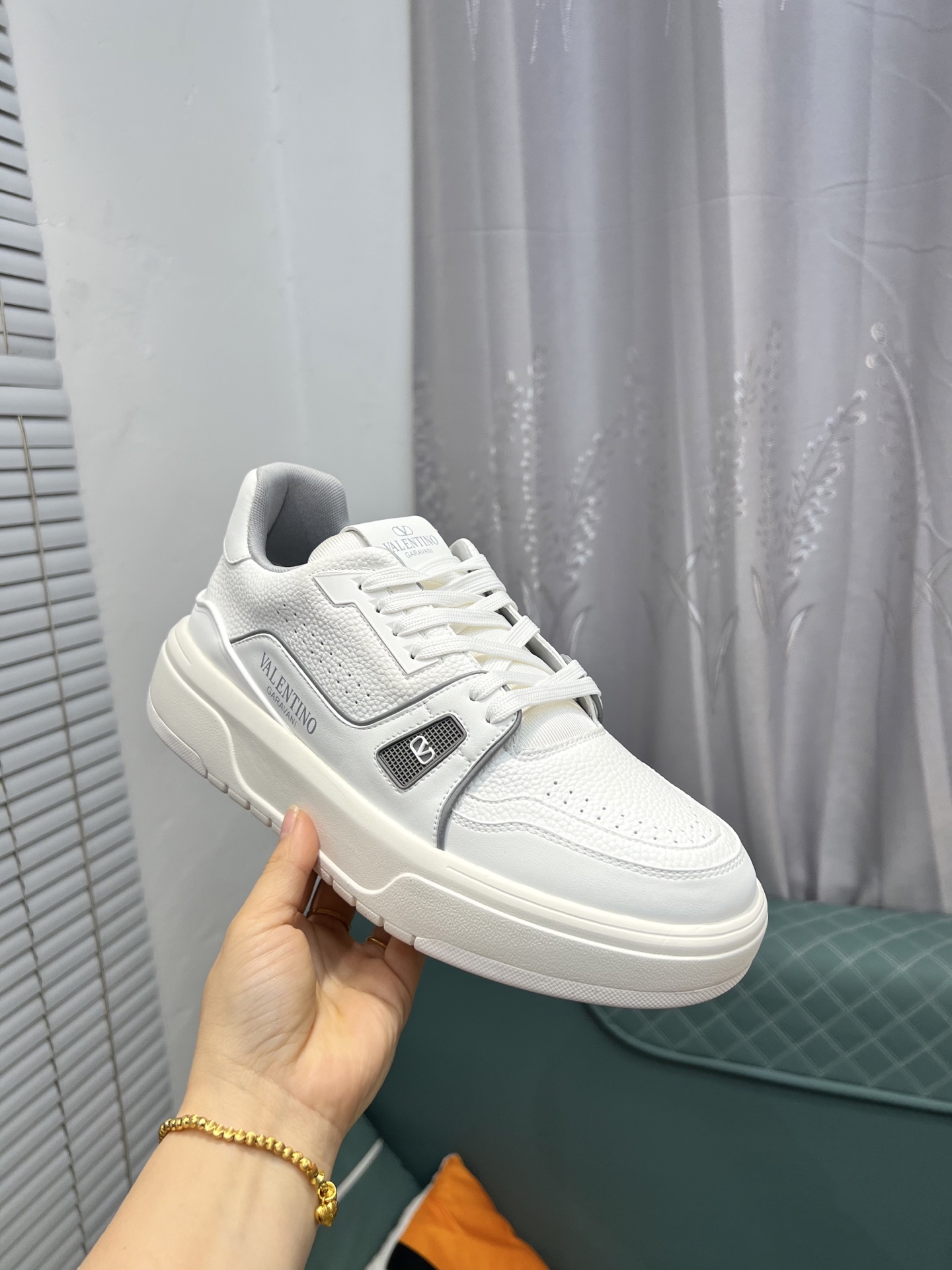 𝑽𝒂𝒍𝒆𝒏𝒕𝒊𝒏𝒐 Valentino 𝑶𝒏𝒆𝑺𝒕𝒖𝒅 Colección de zapatillas de deporte de pareja Valentino 2