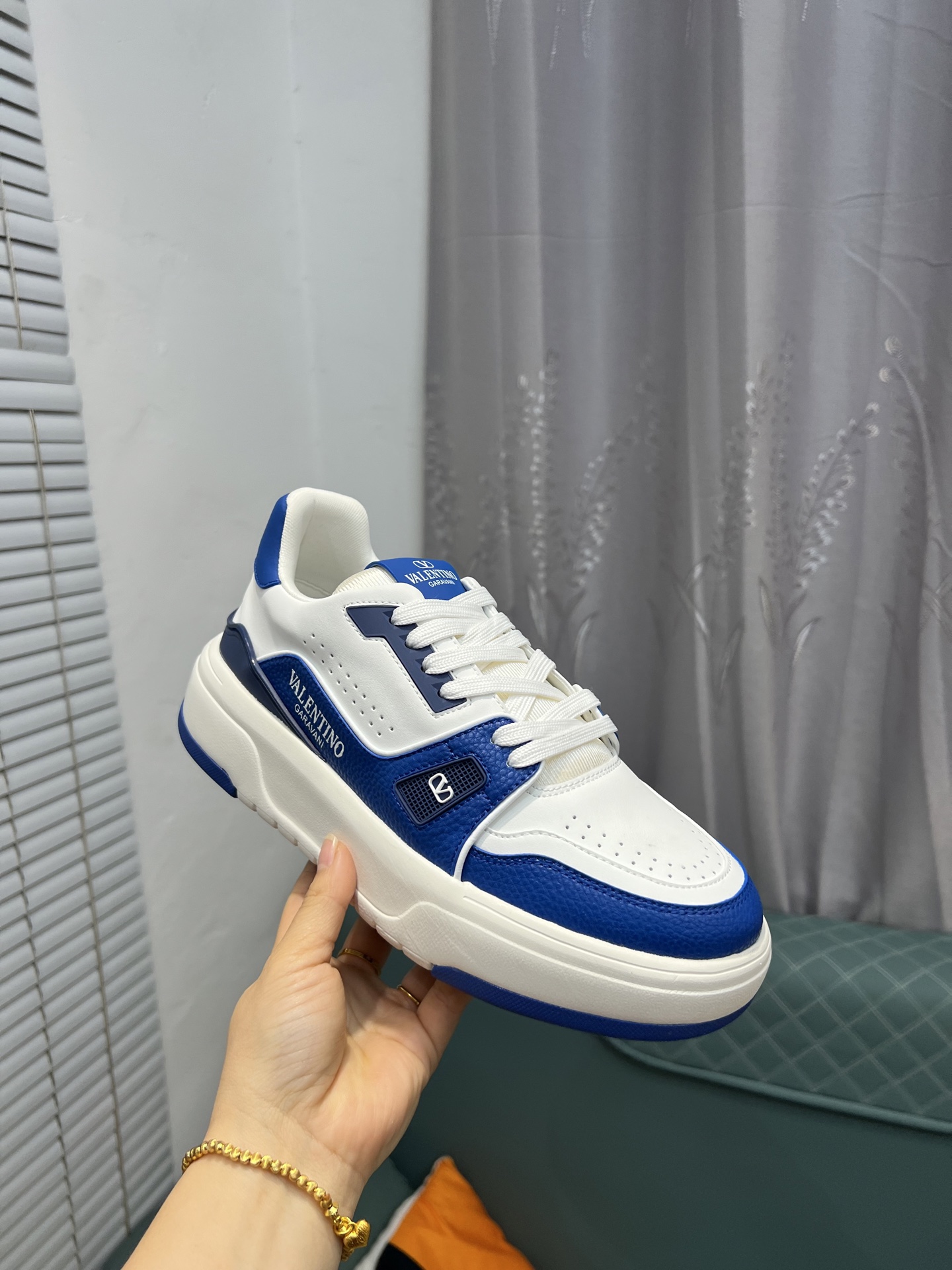 𝑽𝒂𝒍𝒆𝒏𝒕𝒊𝒏𝒐 Valentino 𝑶𝒏𝒆𝑺𝒕𝒖𝒅 Colección de zapatillas de deporte de pareja Valentino 2