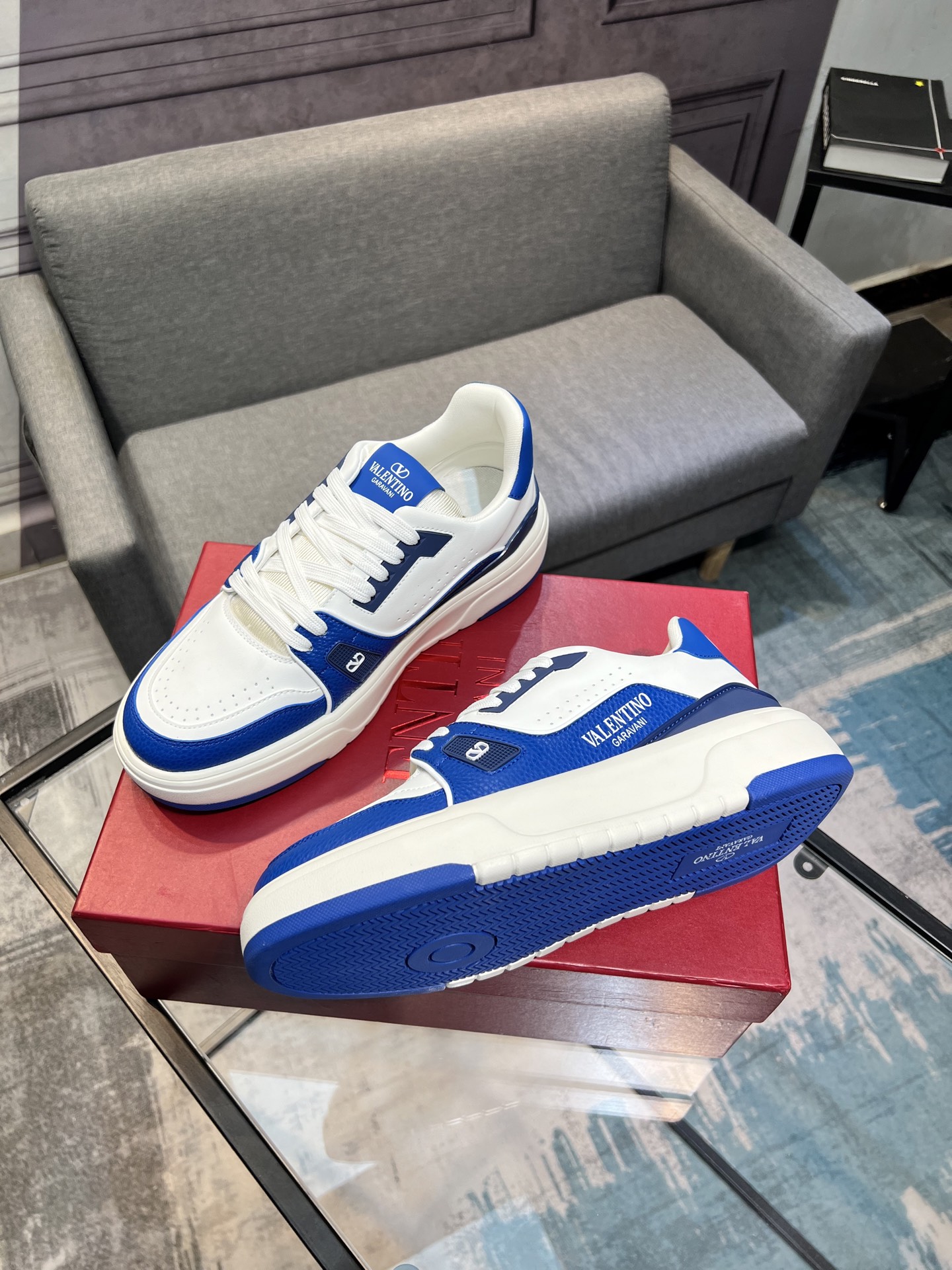 𝑽𝒂𝒍𝒆𝒏𝒕𝒊𝒏𝒐 Valentino 𝑶𝒏𝒆𝑺𝒕𝒖𝒅 Colección de zapatillas de deporte de pareja Valentino 2