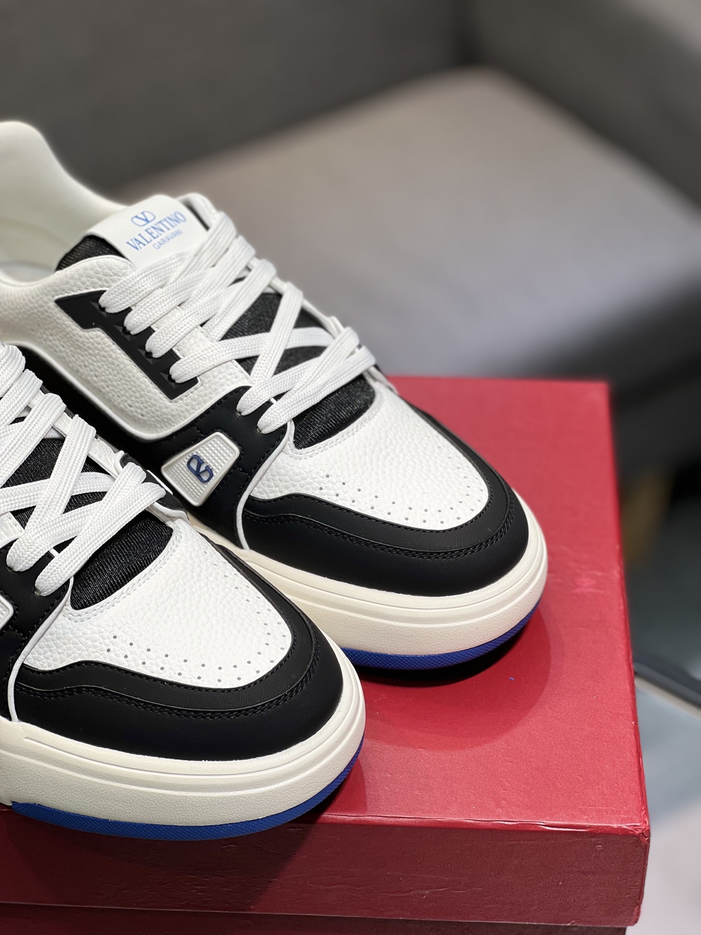 𝑽𝒂𝒍𝒆𝒏𝒕𝒊𝒏𝒐 Valentino 𝑶𝒏𝒆𝑺𝒕𝒖𝒅 Colección de zapatillas de deporte de pareja Valentino 2