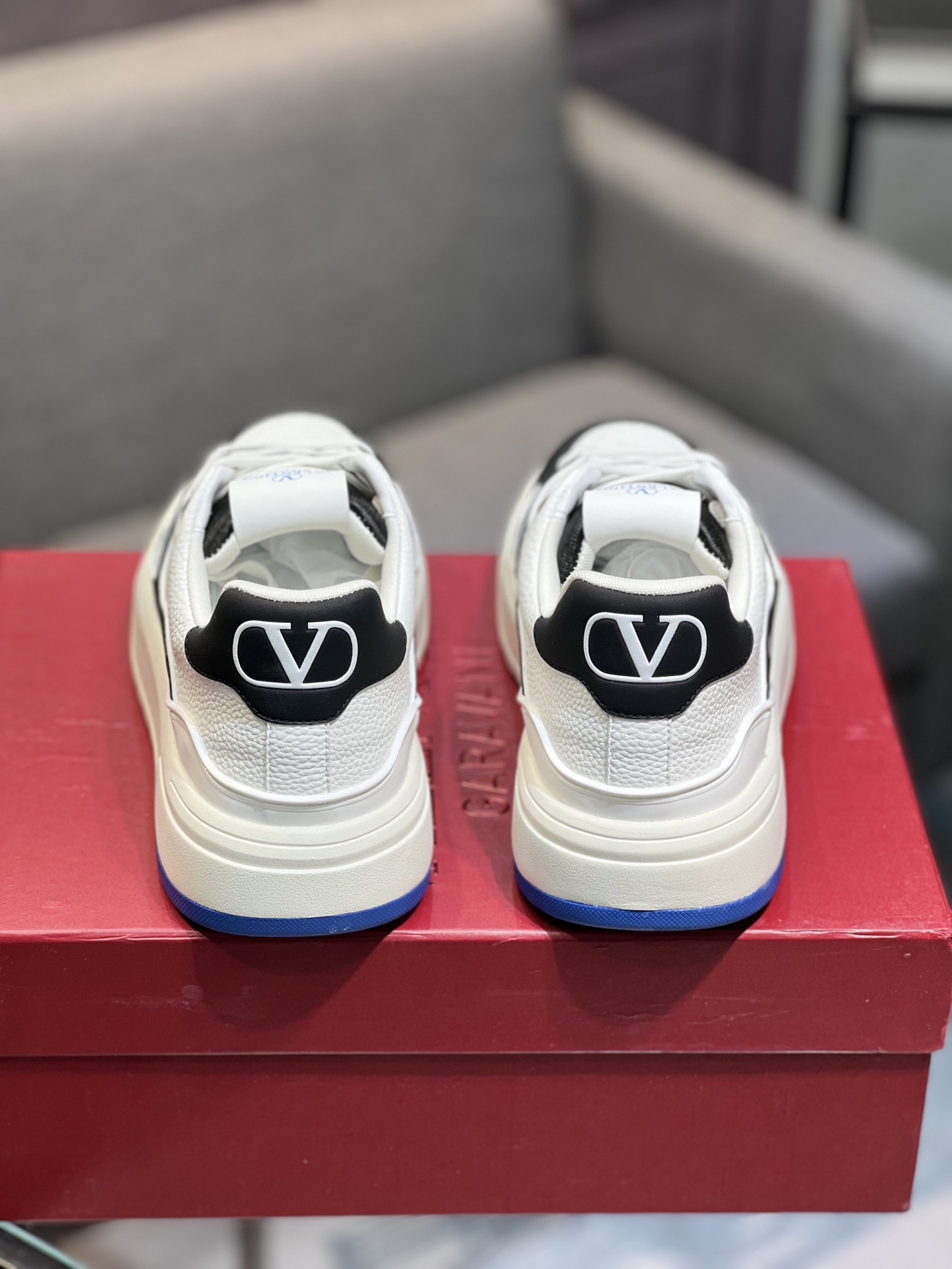 𝑽𝒂𝒍𝒆𝒏𝒕𝒊𝒏𝒐 Valentino 𝑶𝒏𝒆𝑺𝒕𝒖𝒅 Colección de zapatillas de deporte de pareja Valentino 2