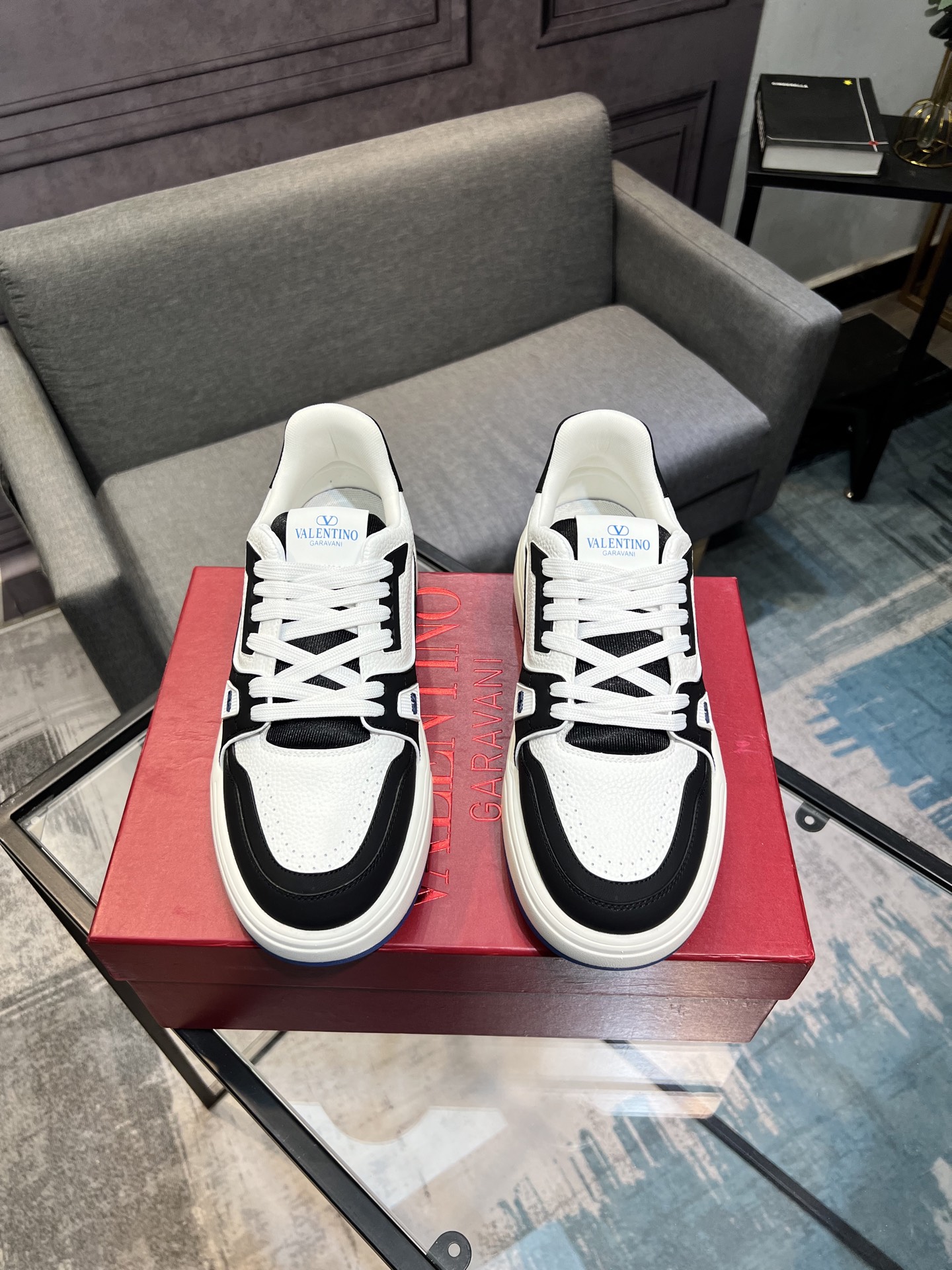 𝑽𝒂𝒍𝒆𝒏𝒕𝒊𝒏𝒐 Valentino 𝑶𝒏𝒆𝑺𝒕𝒖𝒅 Colección de zapatillas de deporte de pareja Valentino 2