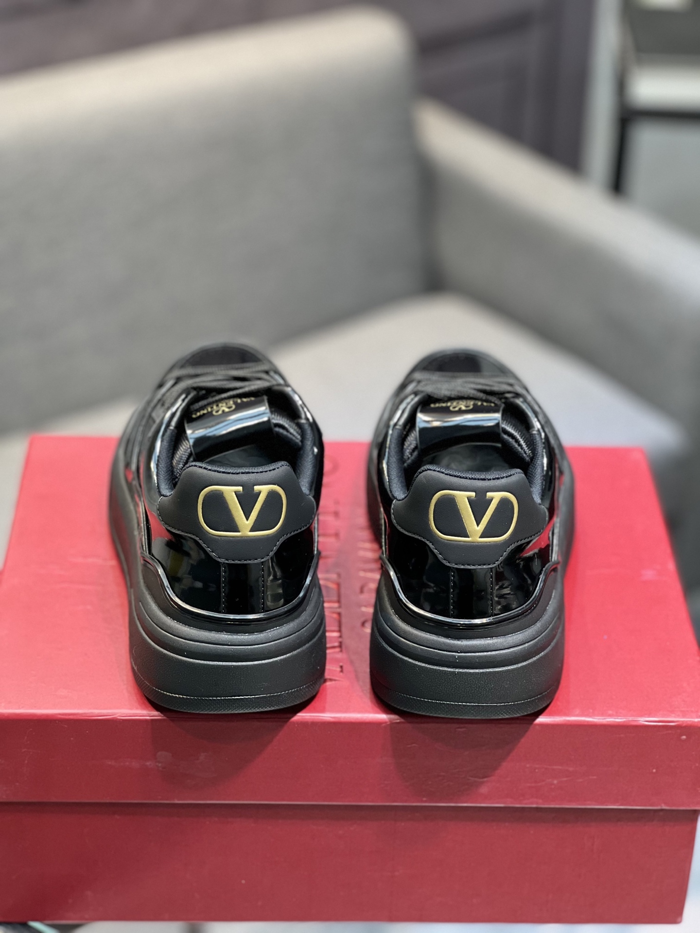 𝑽𝒂𝒍𝒆𝒏𝒕𝒊𝒏𝒐 Valentino 𝑶𝒏𝒆𝑺𝒕𝒖𝒅 Colección de zapatillas de deporte de pareja Valentino 2