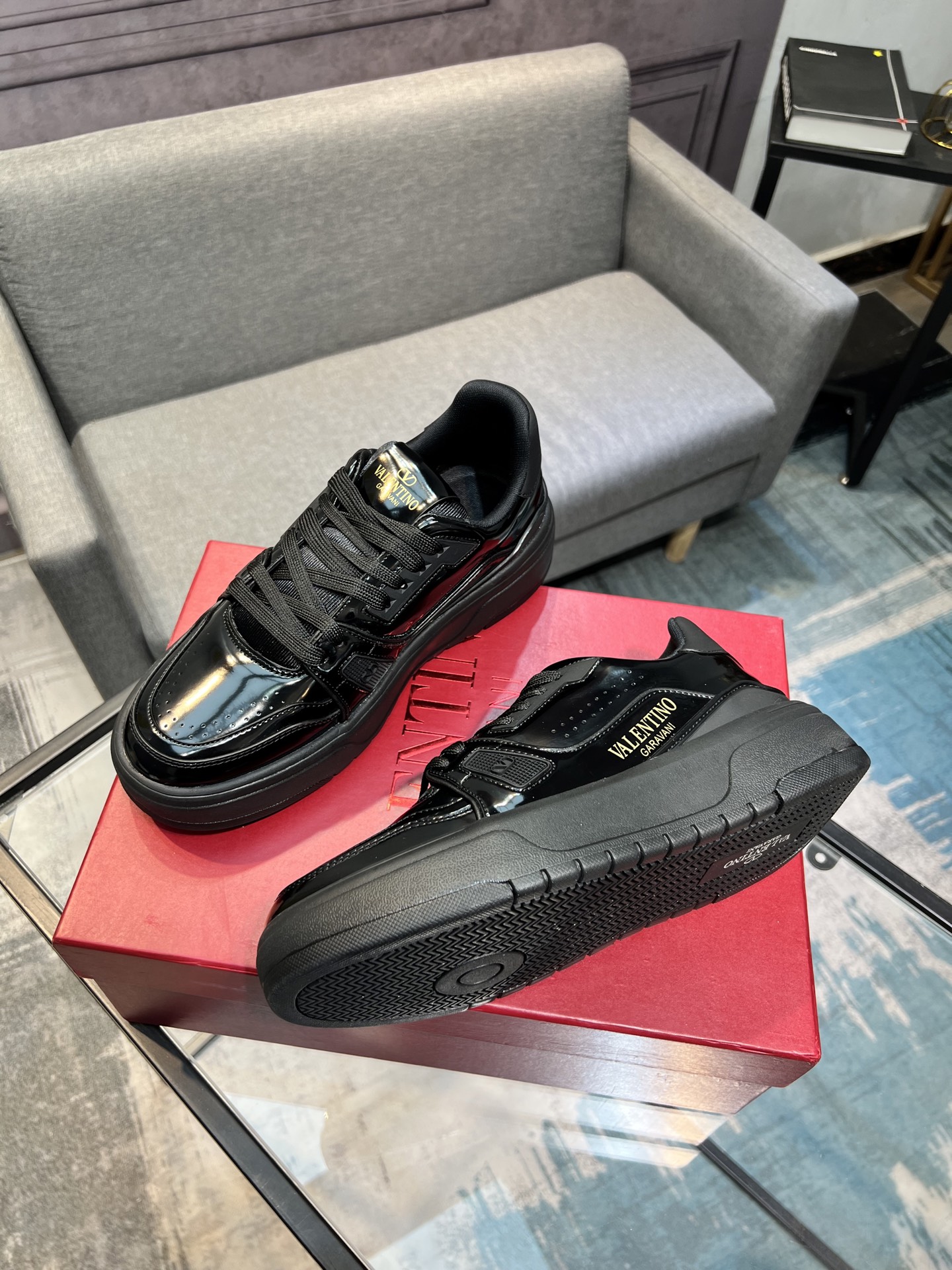 𝑽𝒂𝒍𝒆𝒏𝒕𝒊𝒏𝒐 Valentino 𝑶𝒏𝒆𝑺𝒕𝒖𝒅 Colección de zapatillas de deporte de pareja Valentino 2