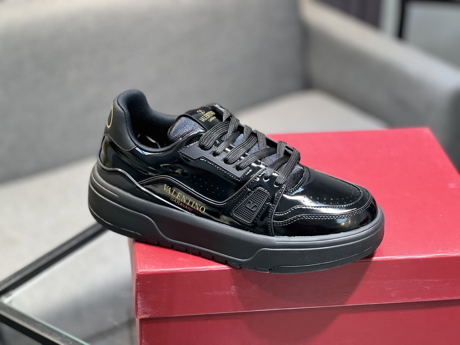 𝑽𝒂𝒍𝒆𝒏𝒕𝒊𝒏𝒐 Valentino 𝑶𝒏𝒆𝑺𝒕𝒖𝒅 Colección de zapatillas de deporte de pareja Valentino 2