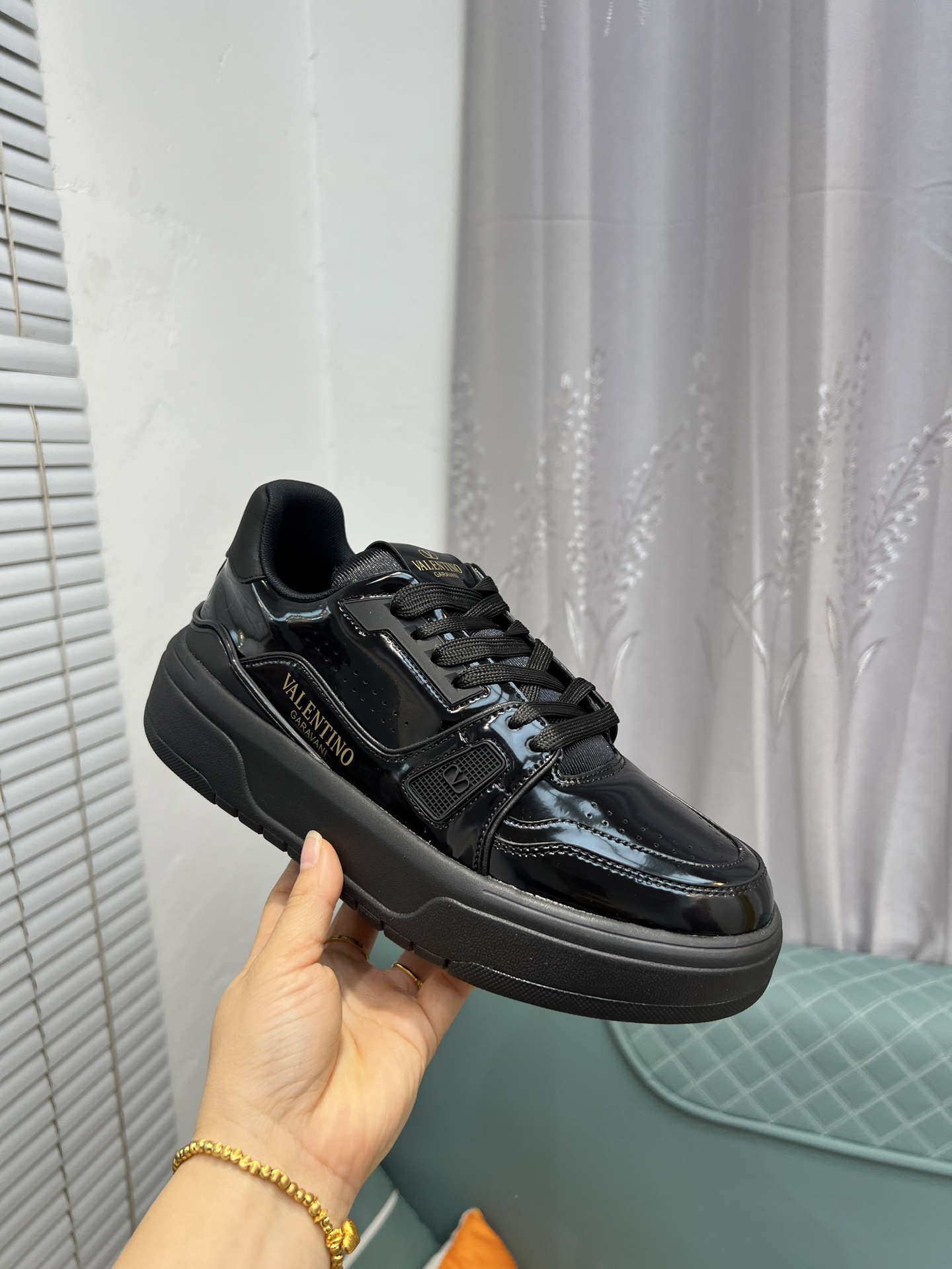 𝑽𝒂𝒍𝒆𝒏𝒕𝒊𝒏𝒐 Valentino 𝑶𝒏𝒆𝑺𝒕𝒖𝒅 Colección de zapatillas de deporte de pareja Valentino 2