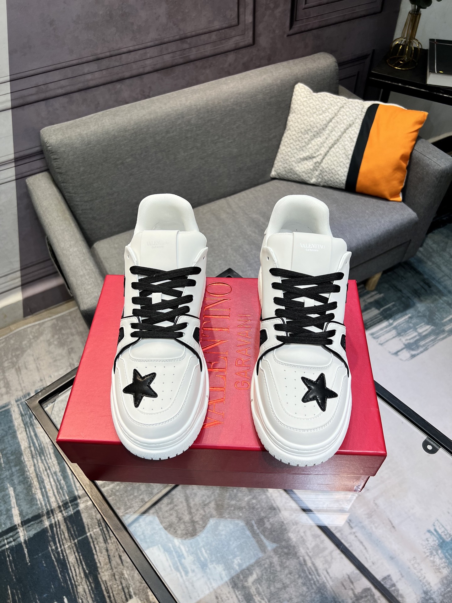 Valentino Valentino 2023 principios de otoño nuevos zapatos estrella en línea! ¡Wang Hedi Ren Jialun