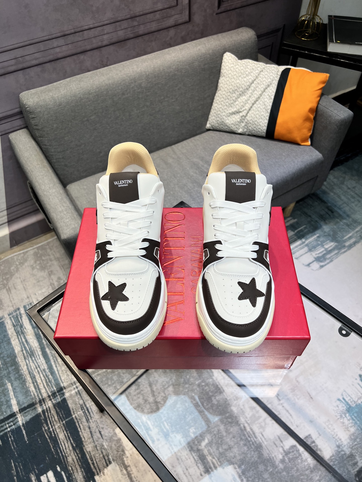 Valentino Valentino 2023 principios de otoño nuevos zapatos estrella en línea! ¡Wang Hedi Ren Jialun