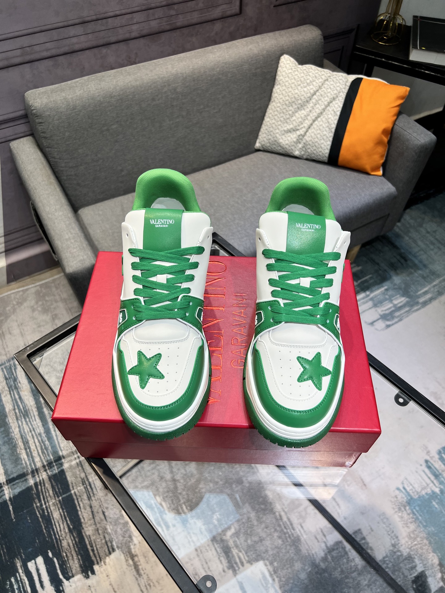 Valentino Valentino 2023 principios de otoño nuevos zapatos estrella en línea! ¡Wang Hedi Ren Jialun