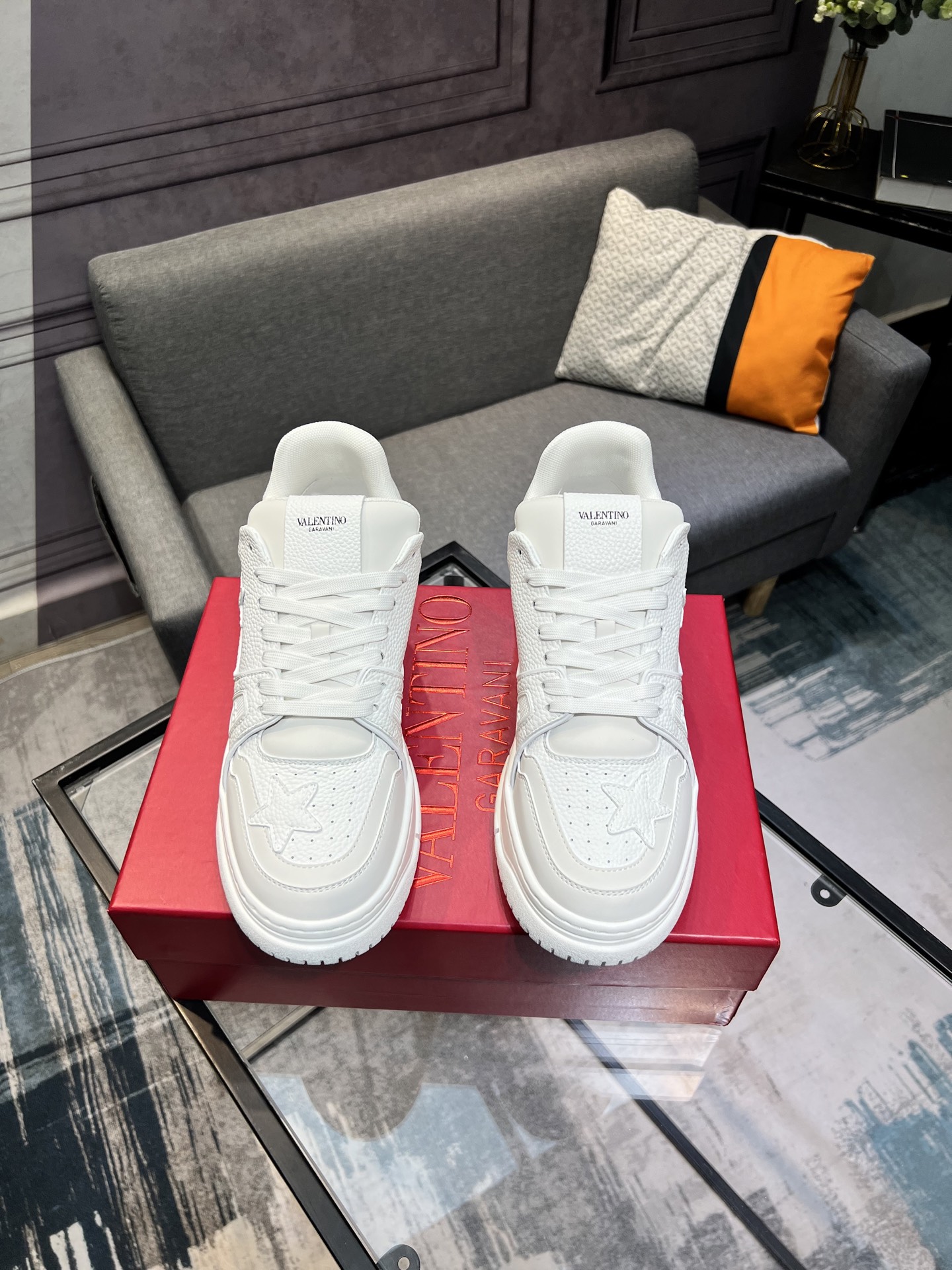 Valentino Valentino 2023 principios de otoño nuevos zapatos estrella en línea! ¡Wang Hedi Ren Jialun