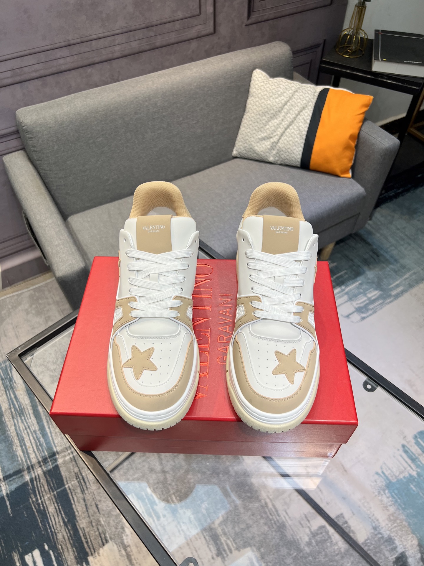 Valentino Valentino 2023 principios de otoño nuevos zapatos estrella en línea! ¡Wang Hedi Ren Jialun