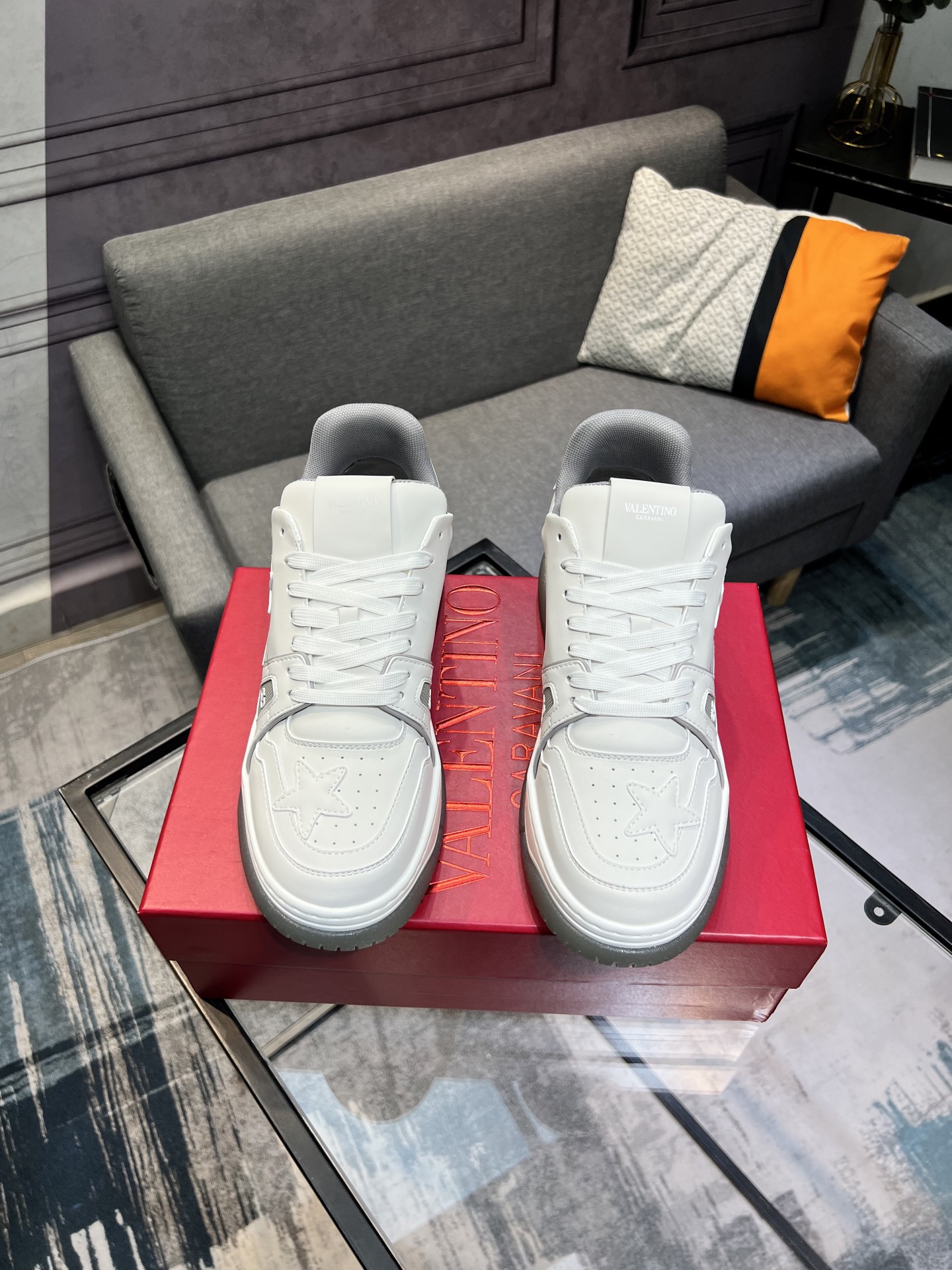 Valentino Valentino 2023 principios de otoño nuevos zapatos estrella en línea! ¡Wang Hedi Ren Jialun