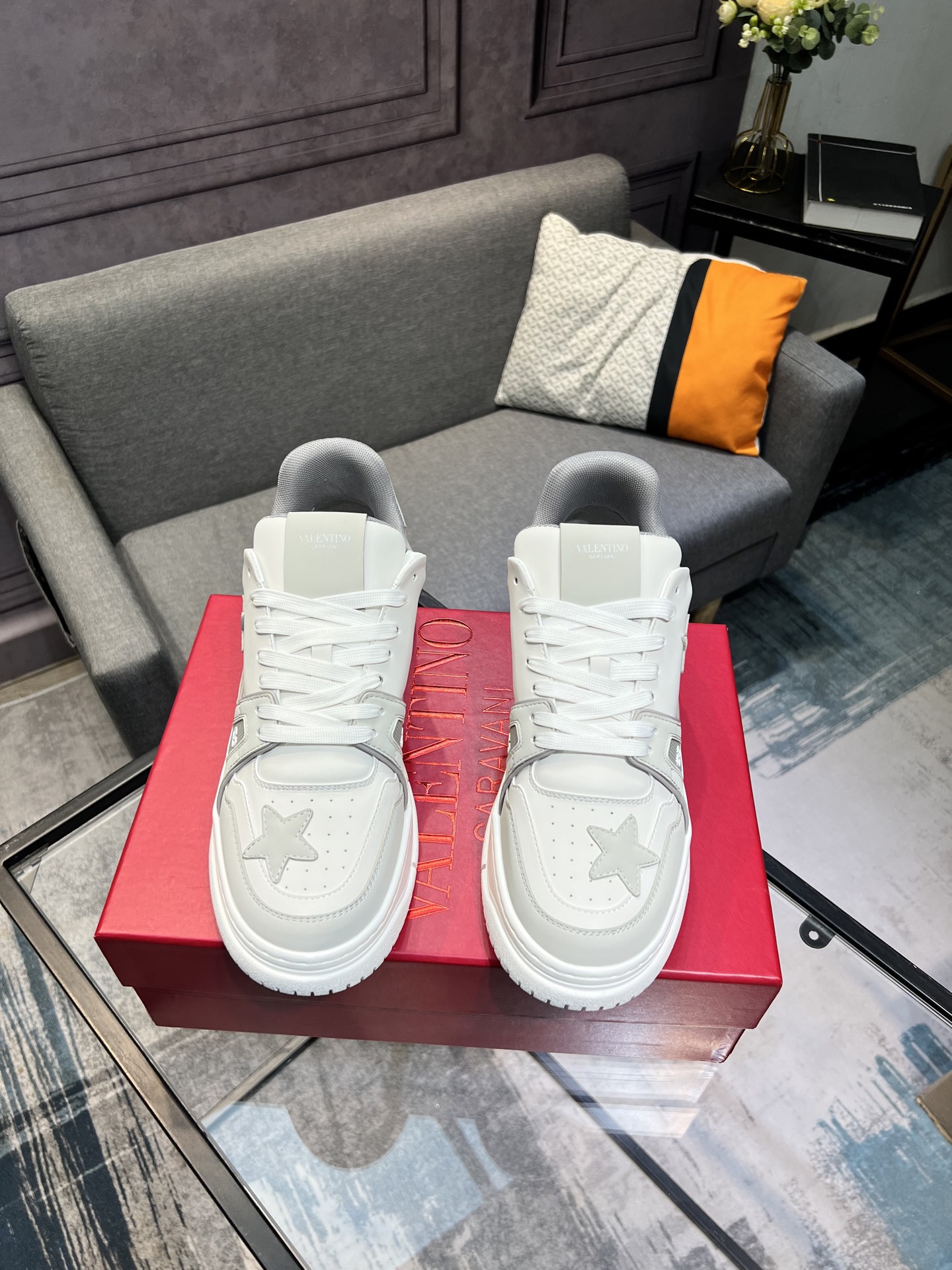 Valentino Valentino 2023 principios de otoño nuevos zapatos estrella en línea! ¡Wang Hedi Ren Jialun