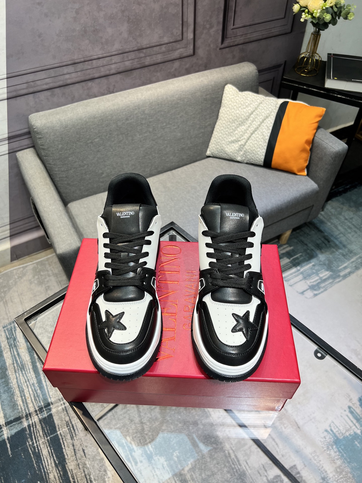 Valentino Valentino 2023 principios de otoño nuevos zapatos estrella en línea! ¡Wang Hedi Ren Jialun