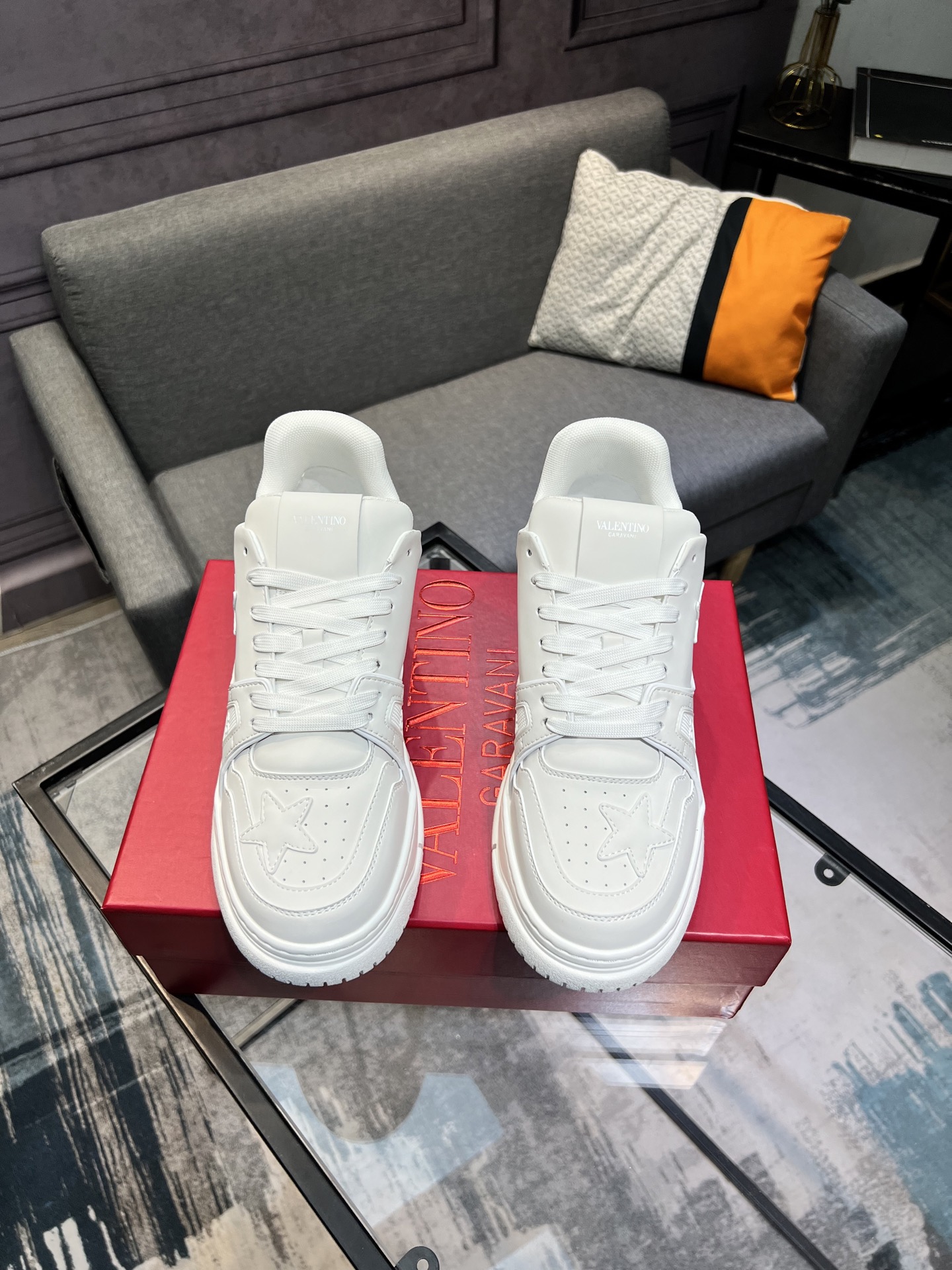 Valentino Valentino 2023 principios de otoño nuevos zapatos estrella en línea! ¡Wang Hedi Ren Jialun