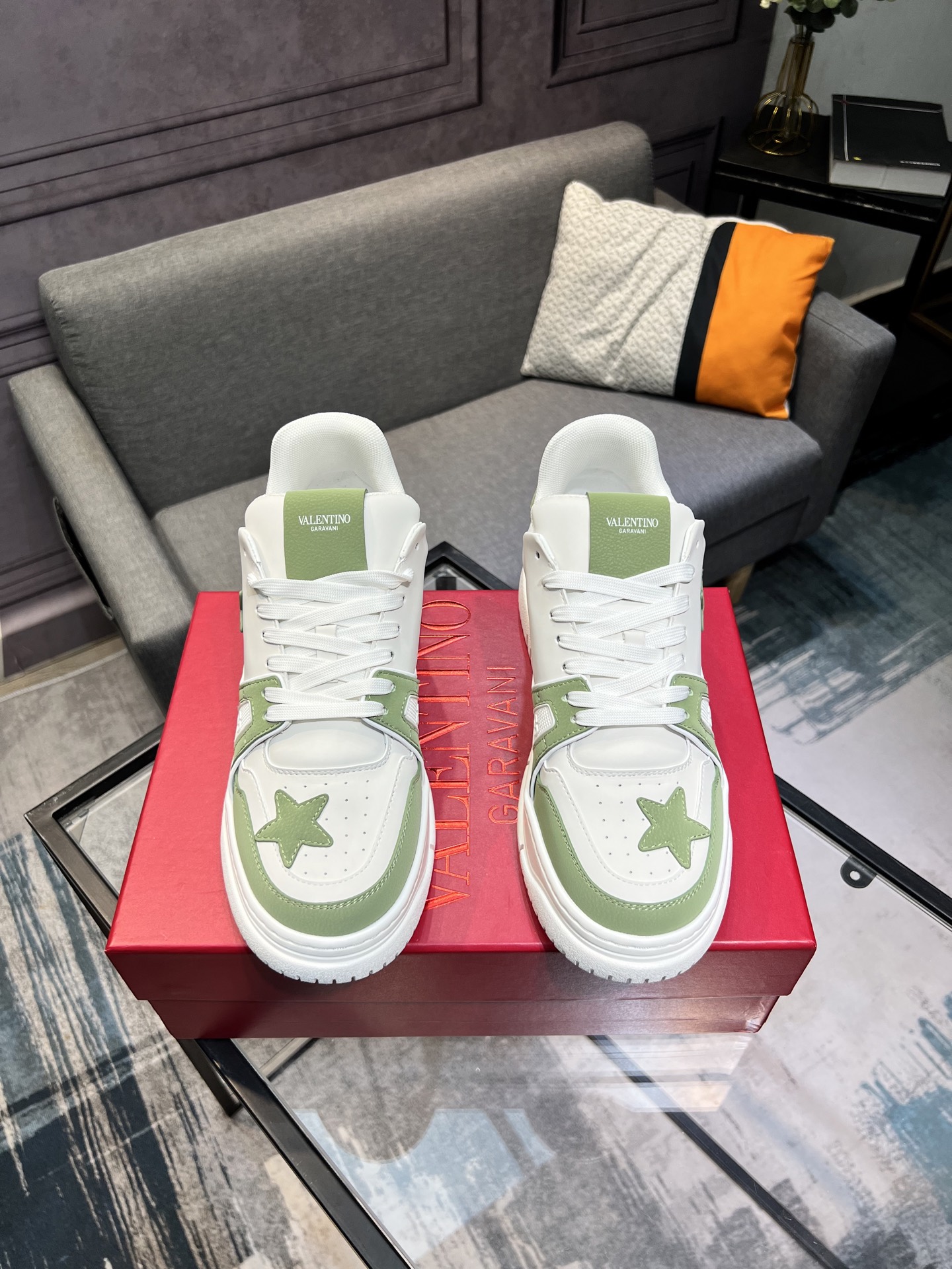 Valentino Valentino 2023 principios de otoño nuevos zapatos estrella en línea! ¡Wang Hedi Ren Jialun