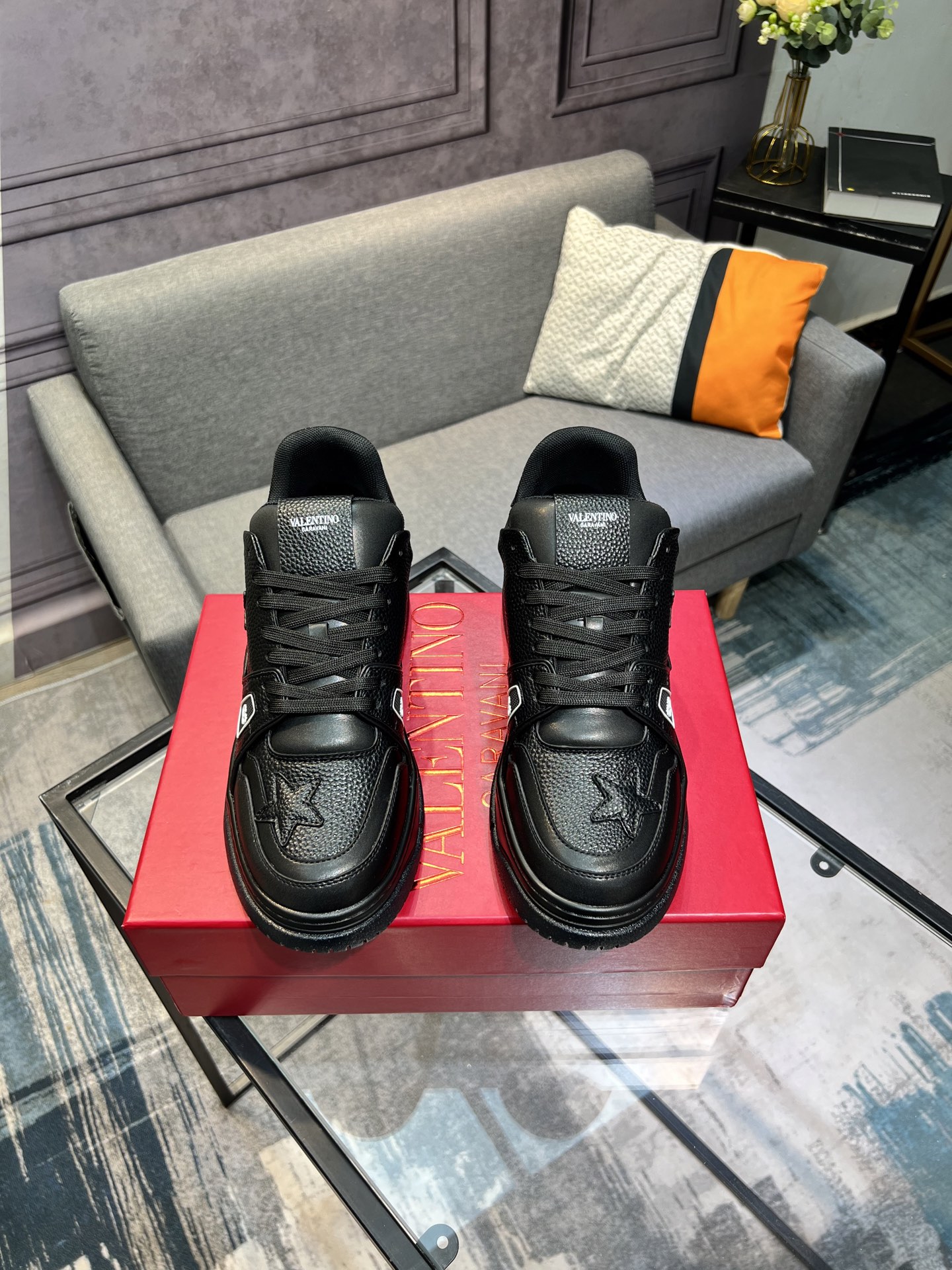 Valentino Valentino 2023 principios de otoño nuevos zapatos estrella en línea! ¡Wang Hedi Ren Jialun