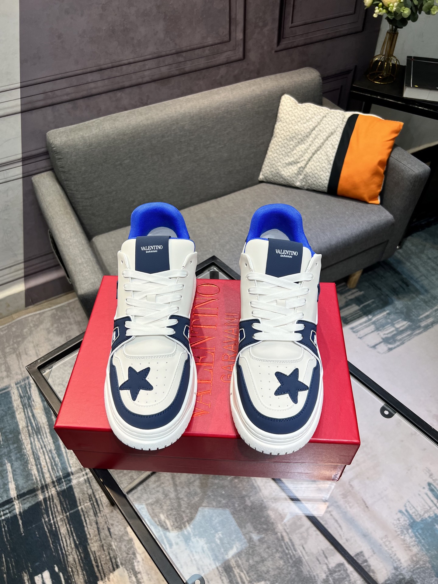 Valentino Valentino 2023 principios de otoño nuevos zapatos estrella en línea! ¡Wang Hedi Ren Jialun